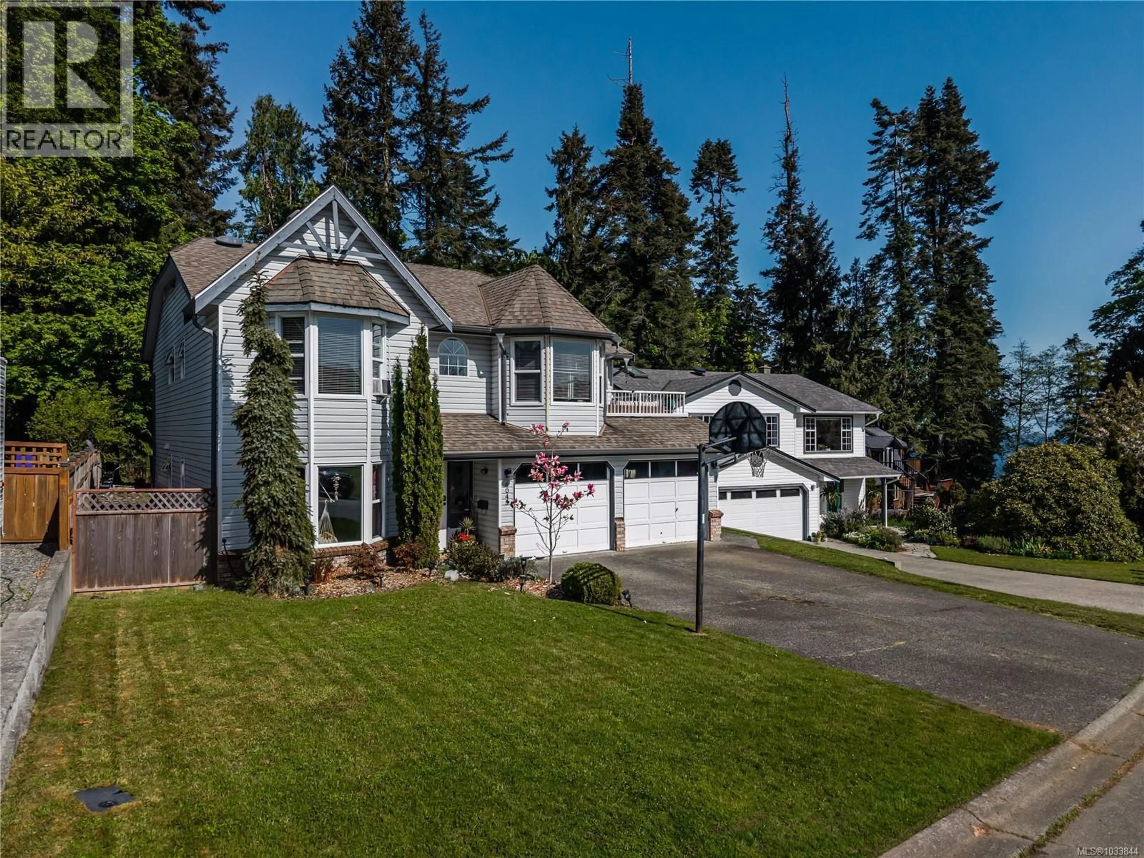 A pic from outside/outdoor area/front of a property/back of a property/a pic from drone, street for 6045 DRIFTWOOD PLACE, Nanaimo British Columbia V9V1G2