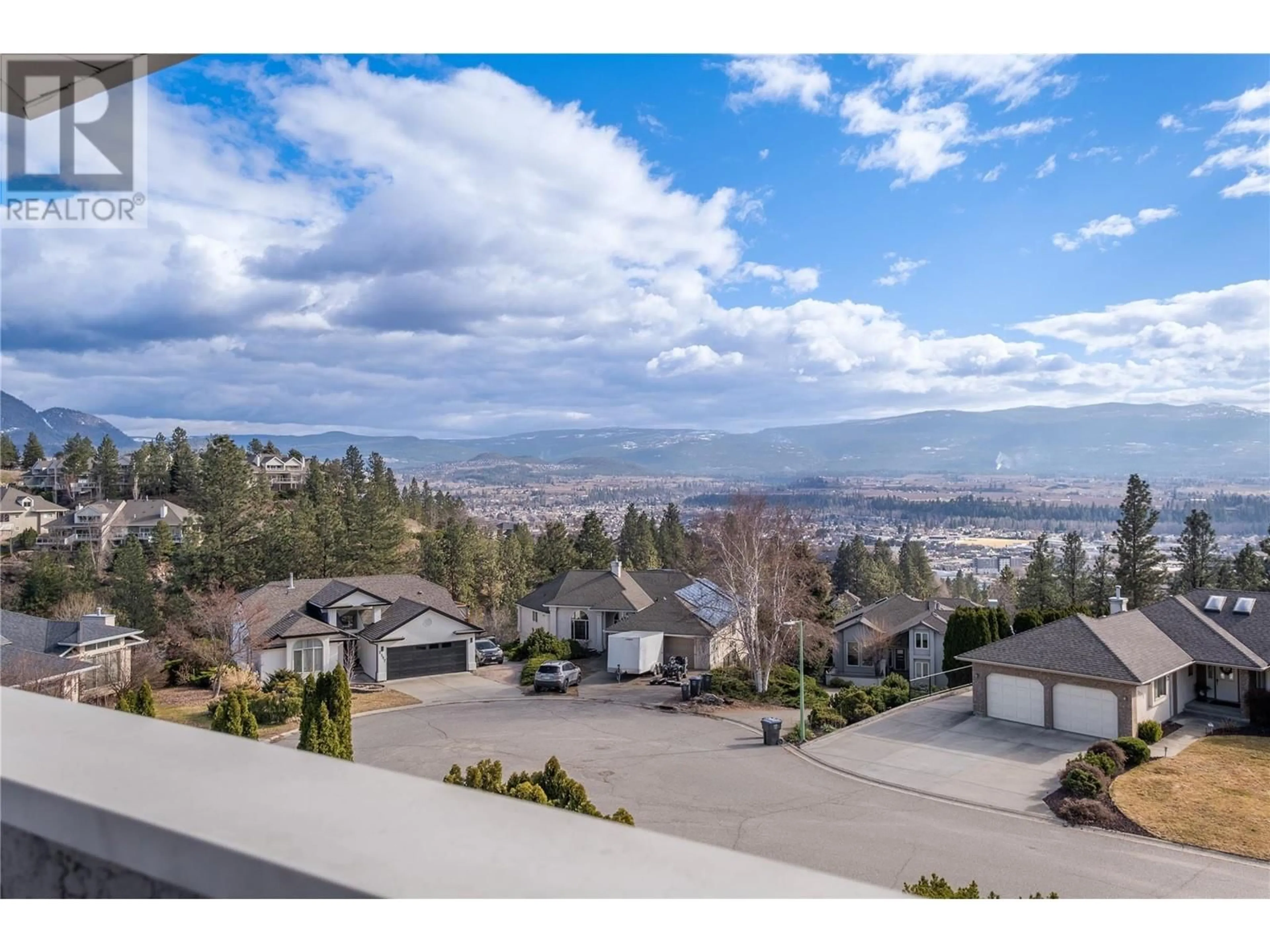 A pic from outside/outdoor area/front of a property/back of a property/a pic from drone, mountain view for 2368 NAHANNI COURT, Kelowna British Columbia V1V1N1