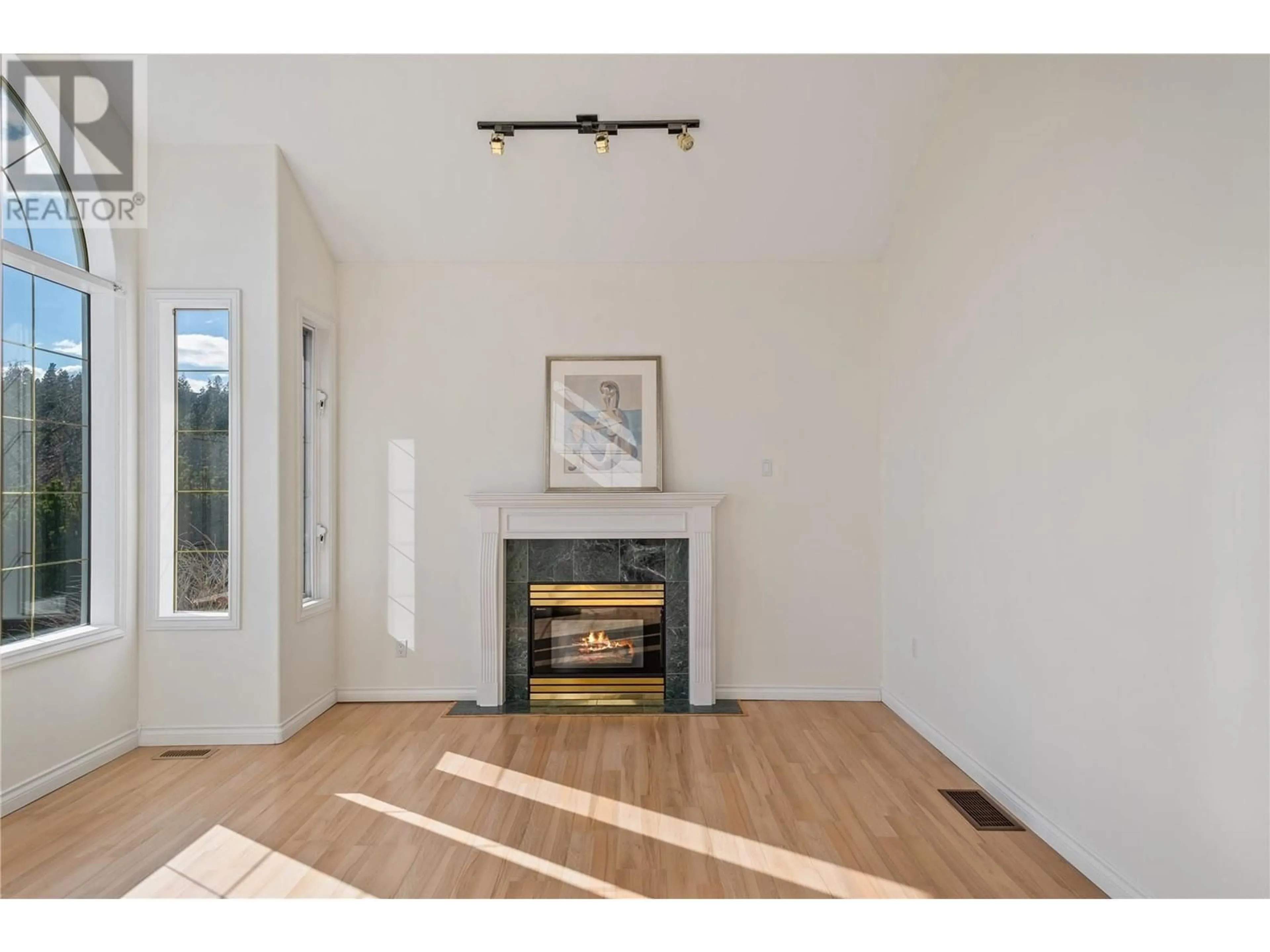 A pic of a room for 2368 NAHANNI COURT, Kelowna British Columbia V1V1N1