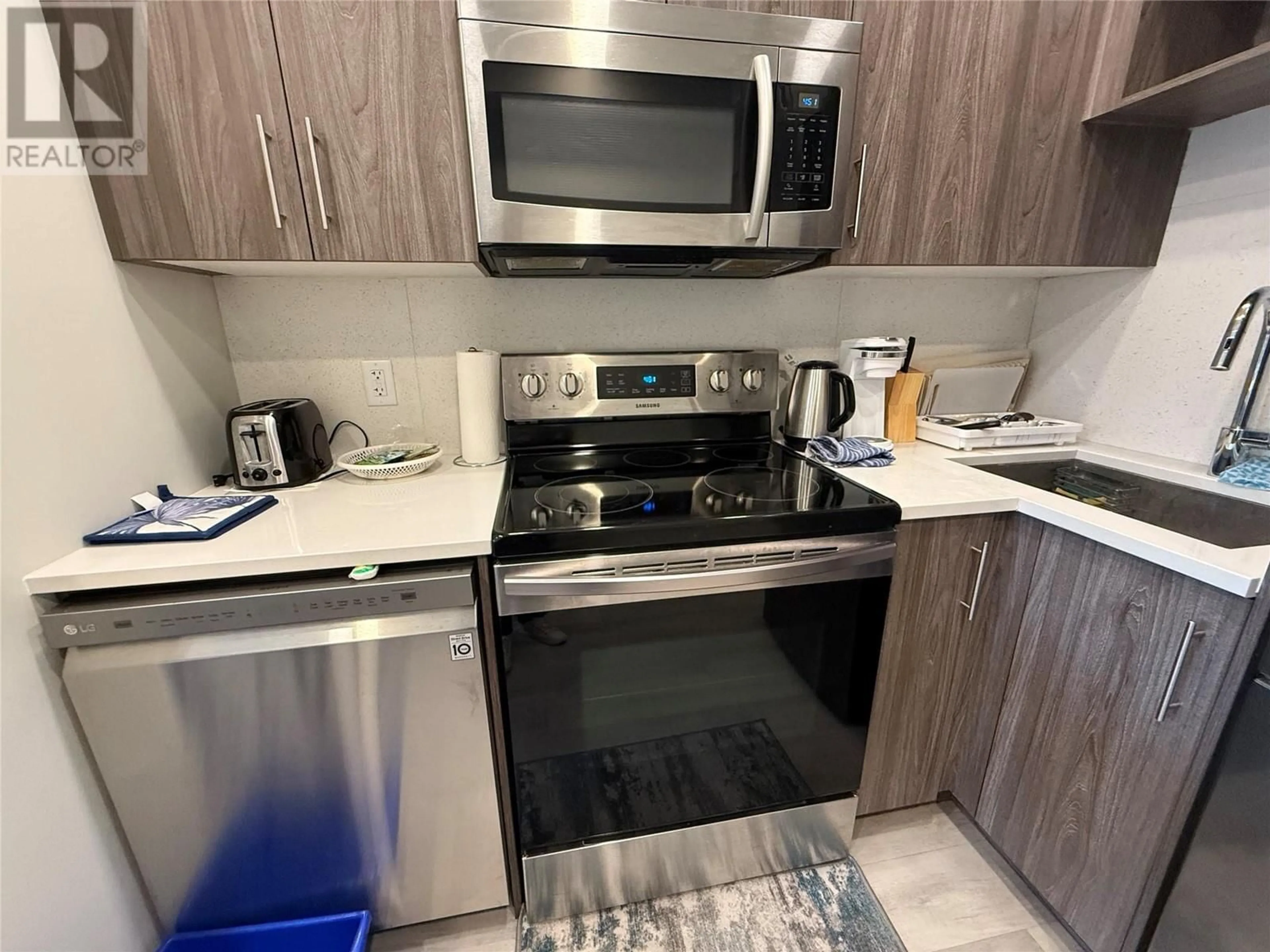 Standard kitchen, unknown for 225 - 345 DOUGALL ROAD NORTH, Kelowna British Columbia V1X3K8