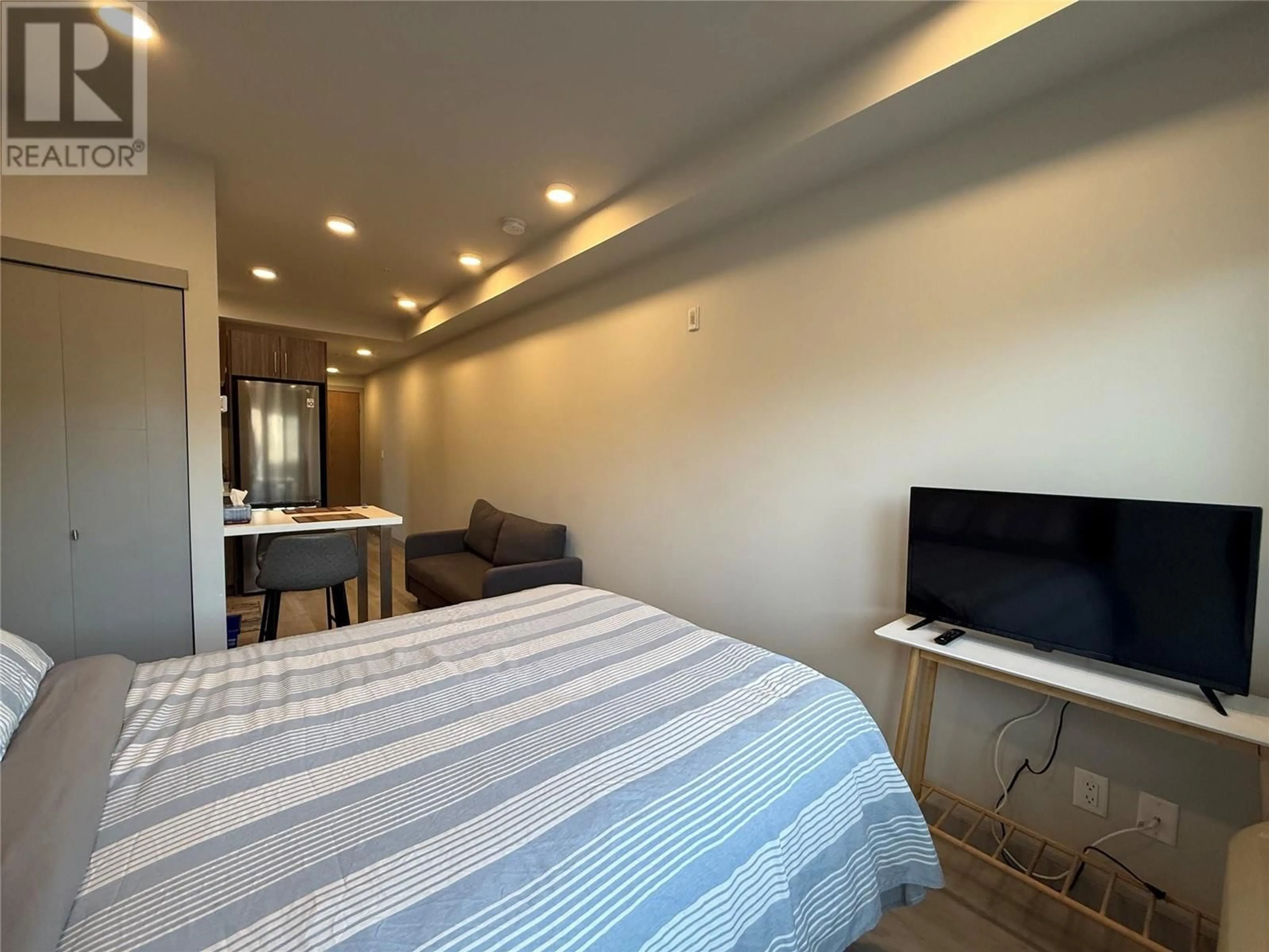 A pic of a room for 225 - 345 DOUGALL ROAD NORTH, Kelowna British Columbia V1X3K8
