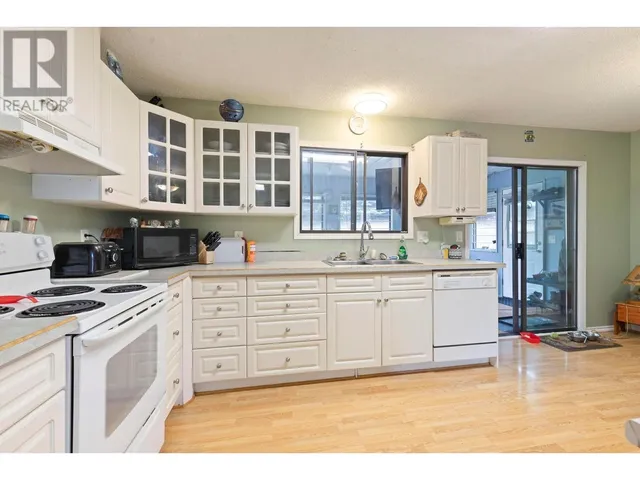 635 Josselyn Court, Kelowna 4