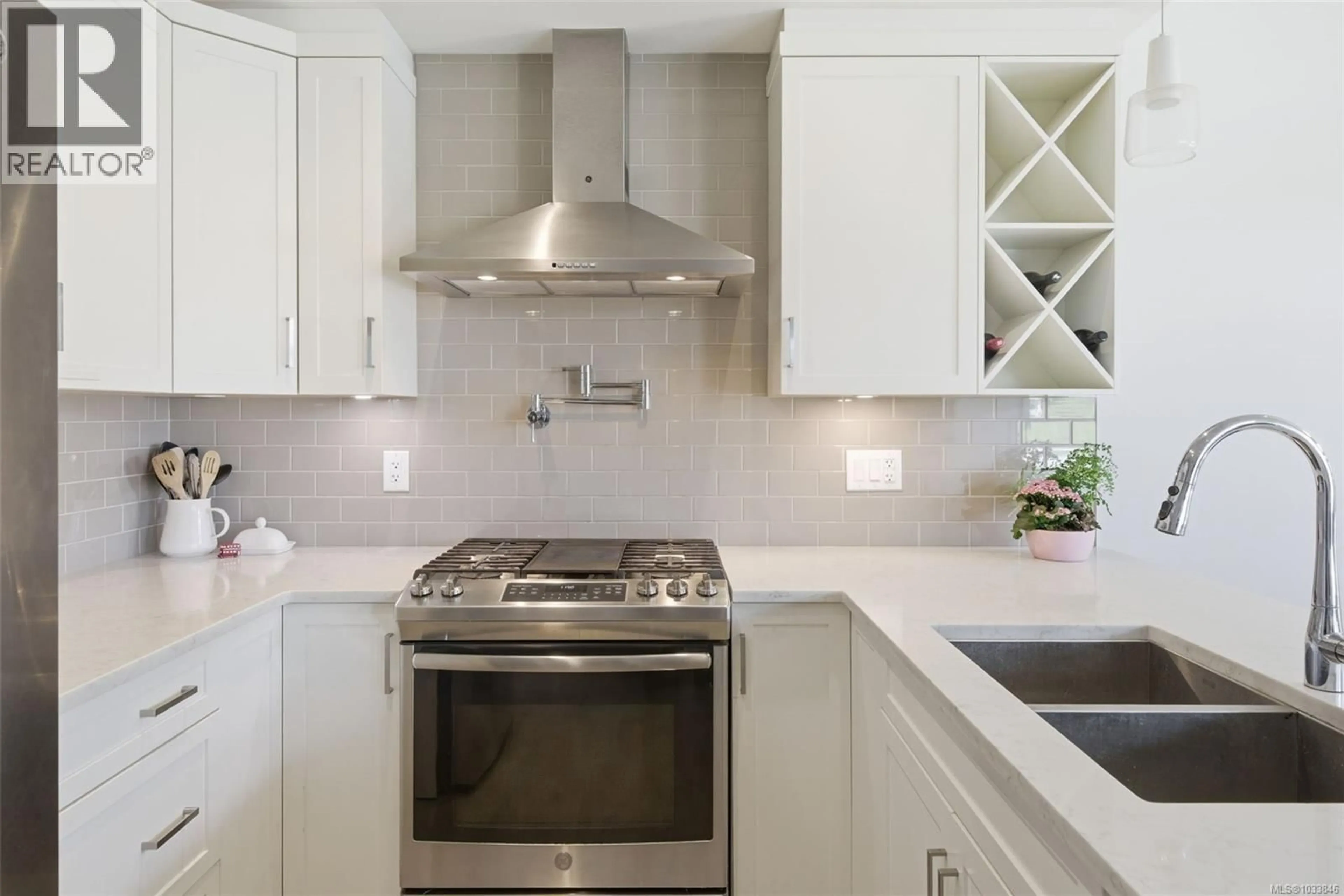 Contemporary kitchen, ceramic/tile floor for 1 AVANTI PLACE, View Royal British Columbia V8Z0E9