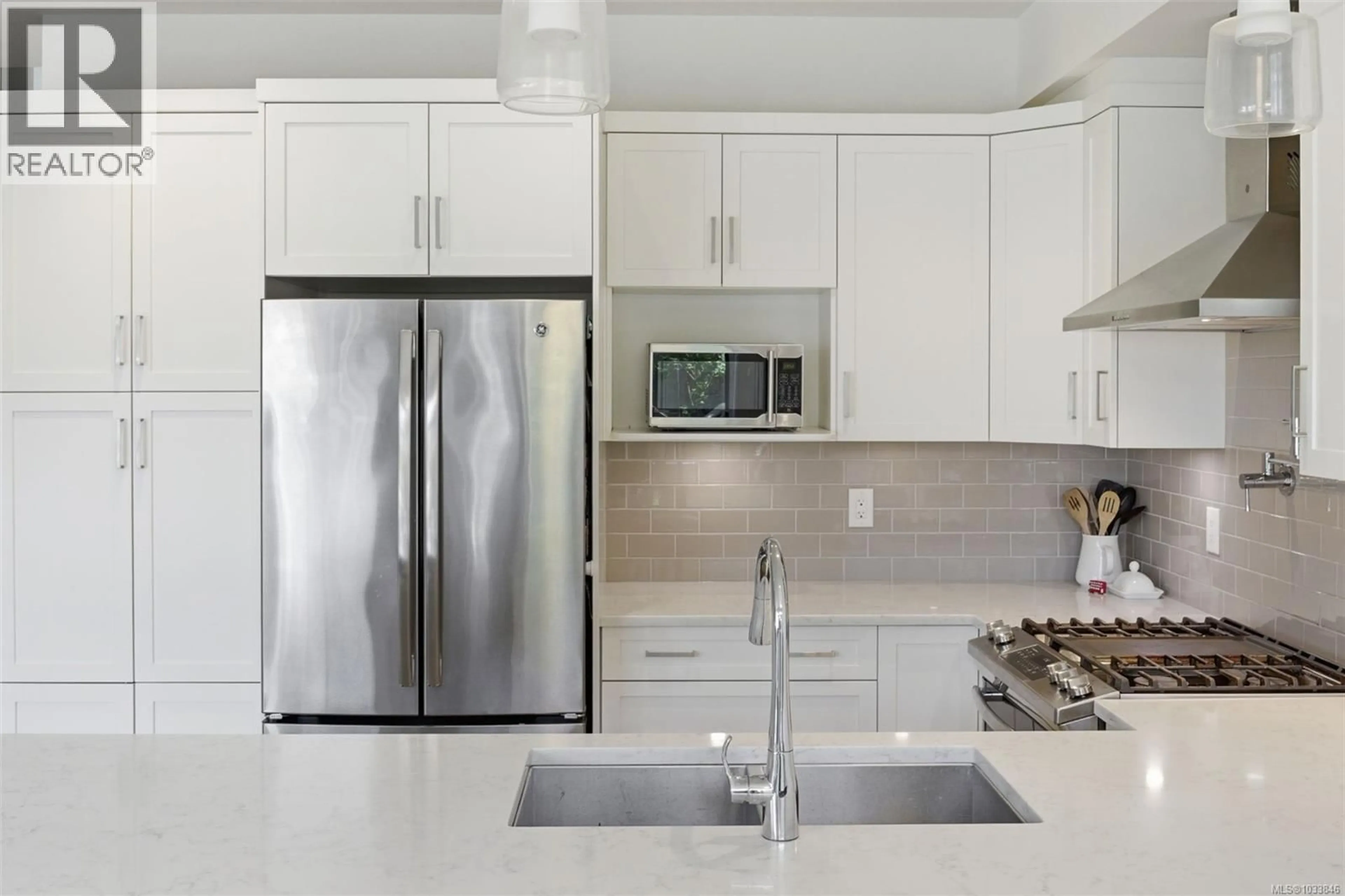 Contemporary kitchen, ceramic/tile floor for 1 AVANTI PLACE, View Royal British Columbia V8Z0E9
