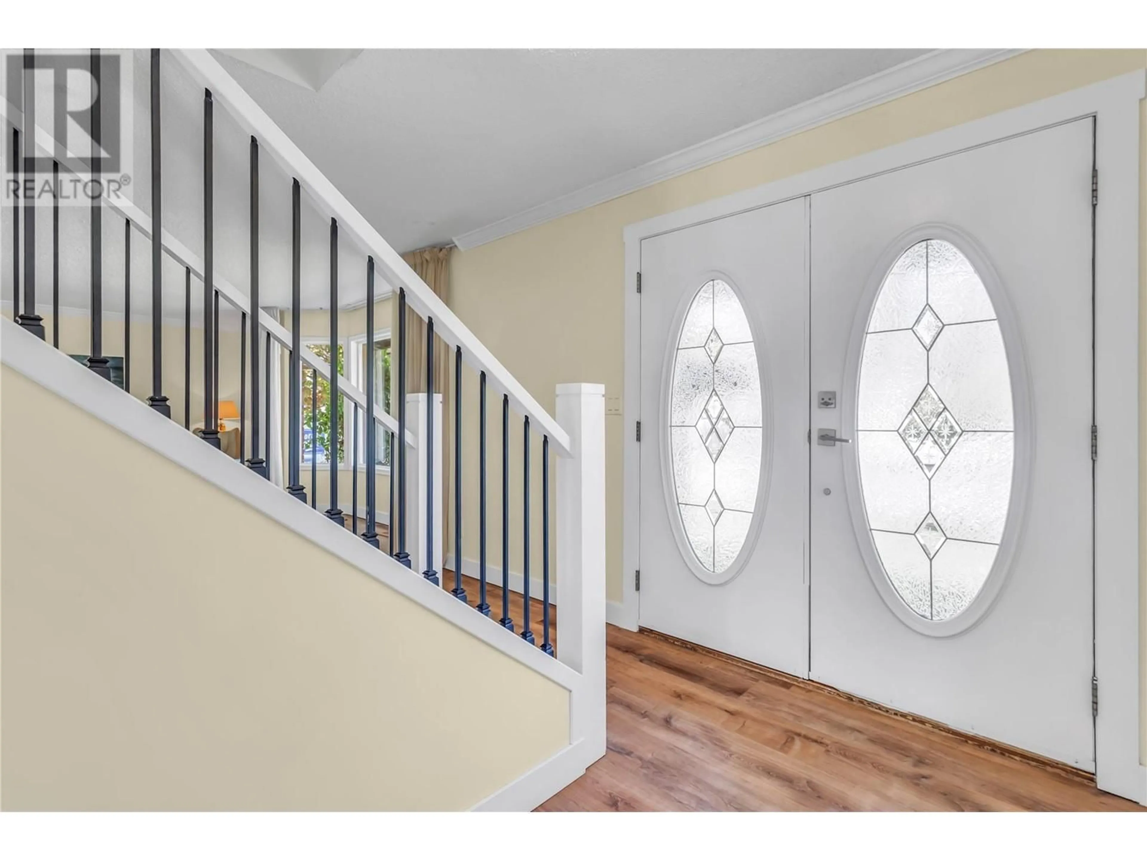 Indoor entryway for 639 TOMBY COURT, Kelowna British Columbia V1W2K9