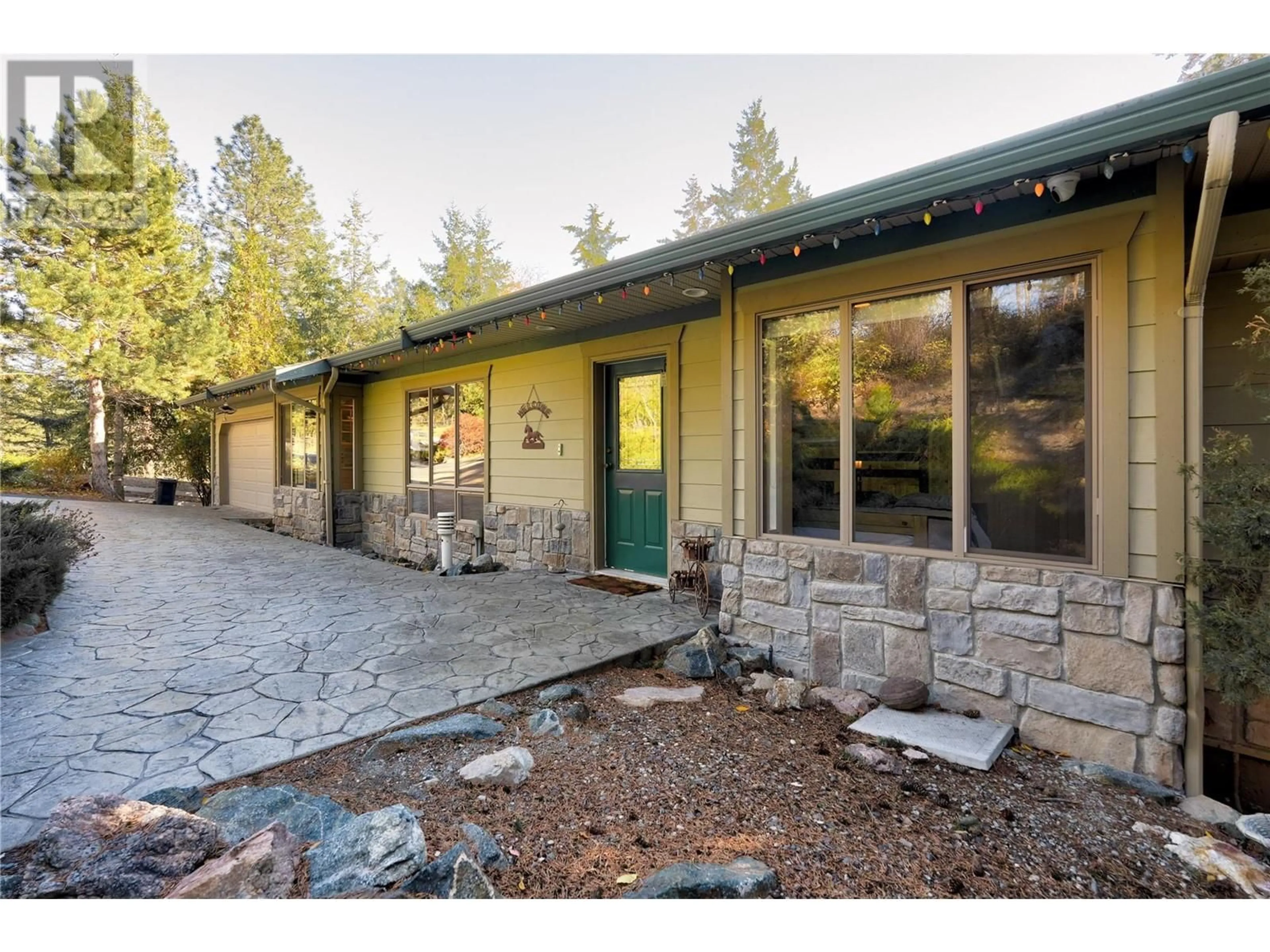Indoor entryway for 5203 SILVER COURT, Peachland British Columbia V0H1X8