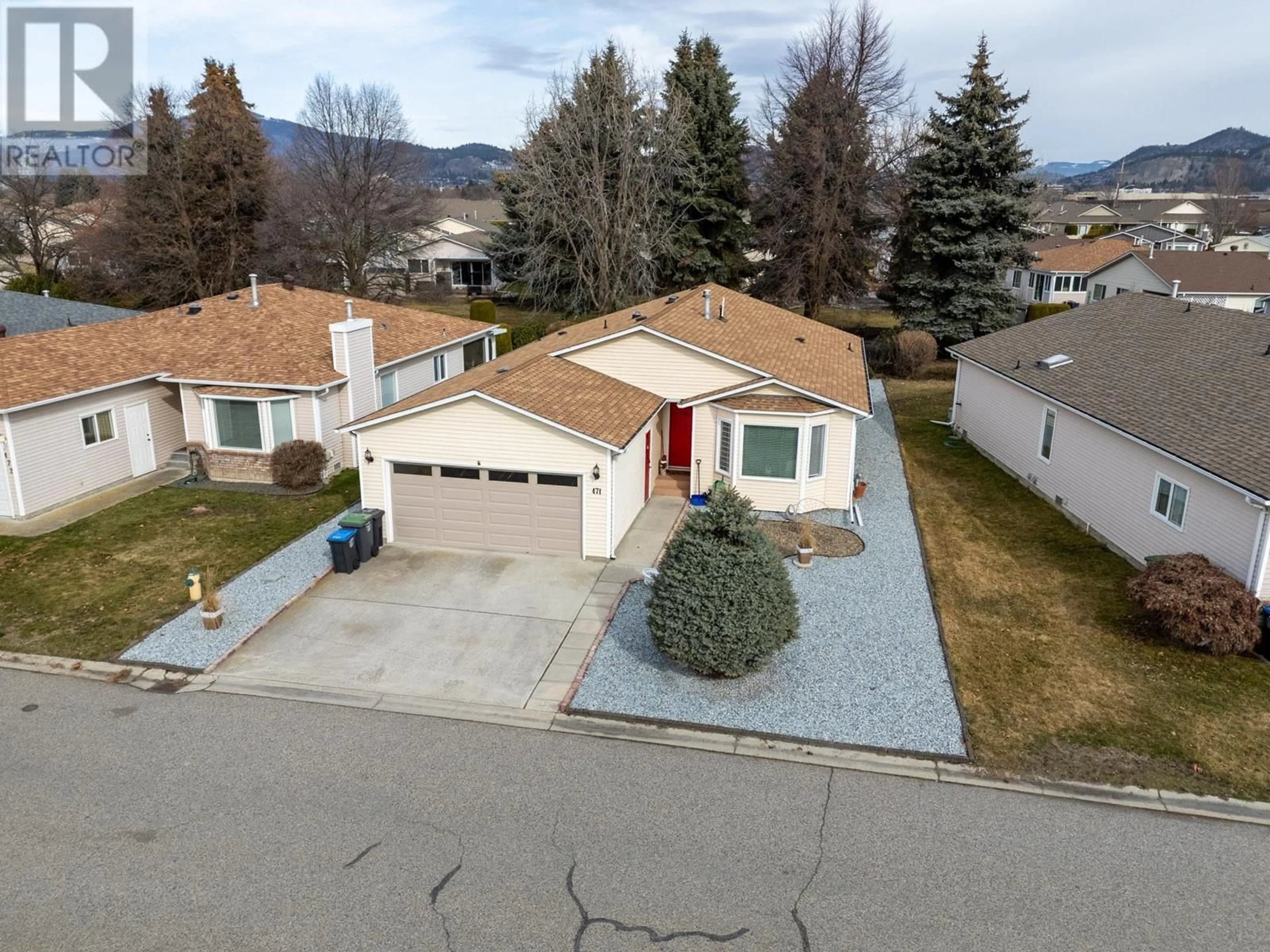 A pic from outside/outdoor area/front of a property/back of a property/a pic from drone, street for 1260 Raymer Avenue Unit# 471, Kelowna British Columbia V1W3S4