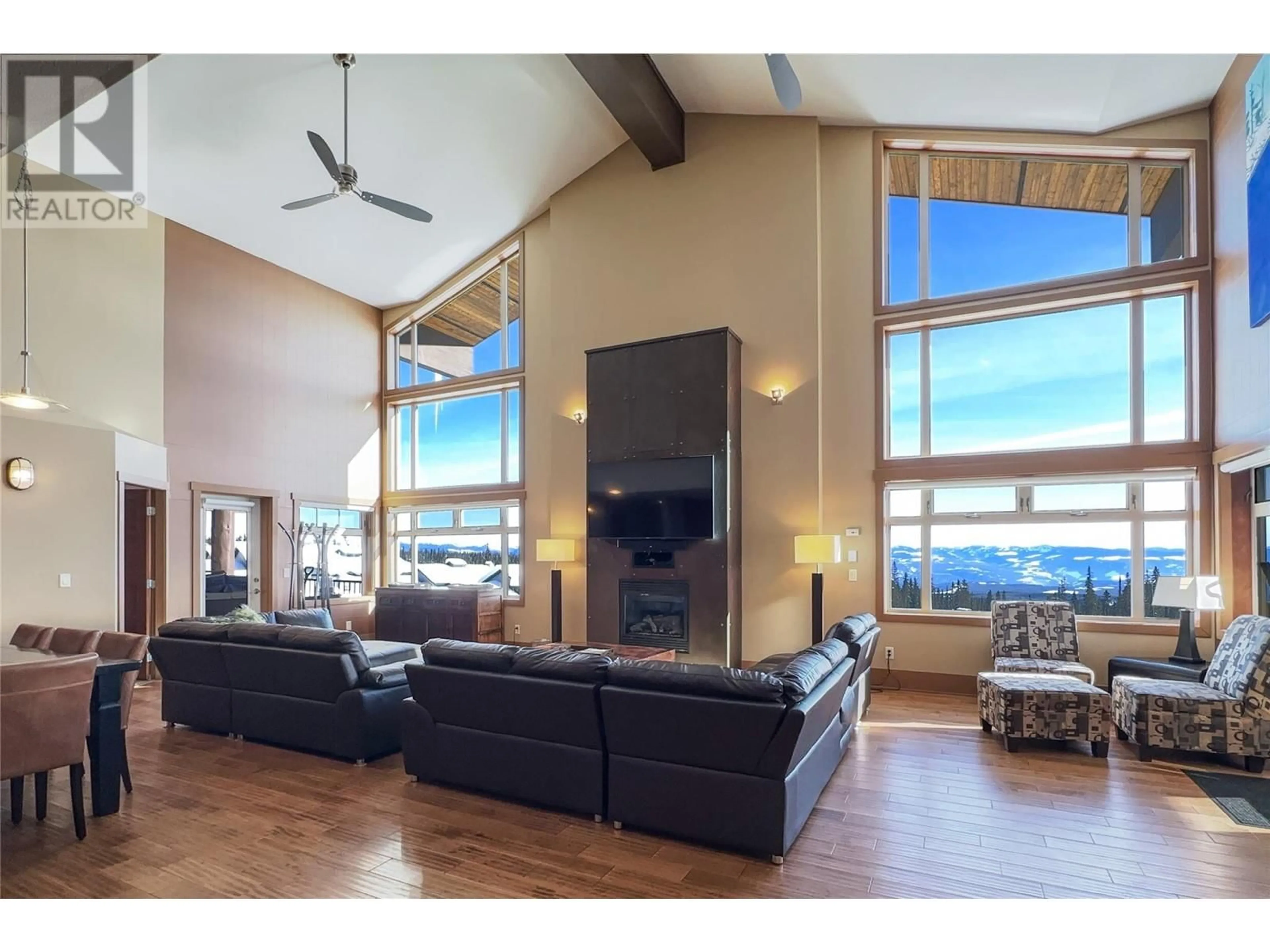 Living room with furniture, wood/laminate floor for 402 - 5030 SNOWBIRD WAY, Big White British Columbia V1P1P3