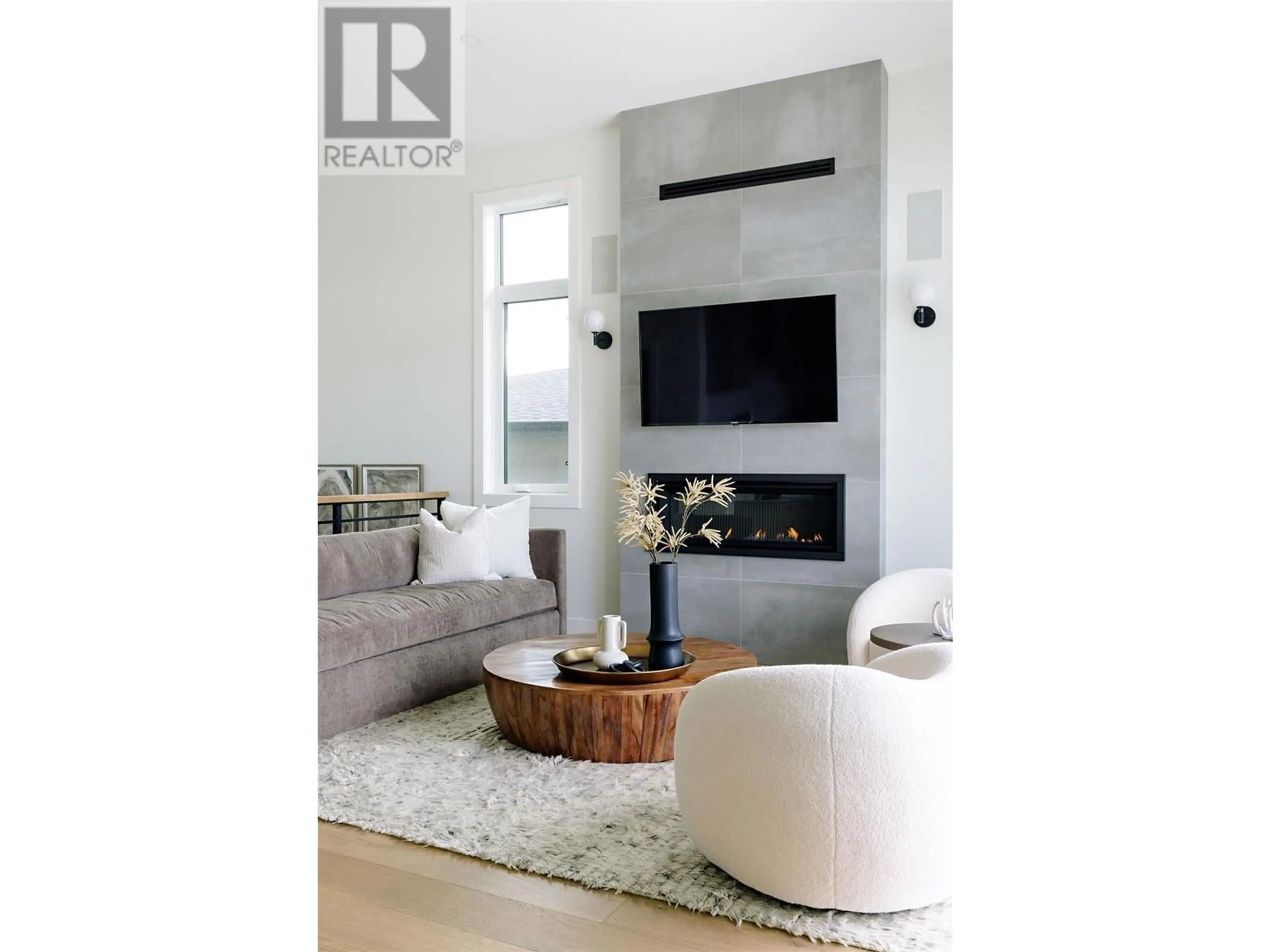 Living room with furniture, unknown for 1050 EMSLIE STREET, Kelowna British Columbia V1W0C3