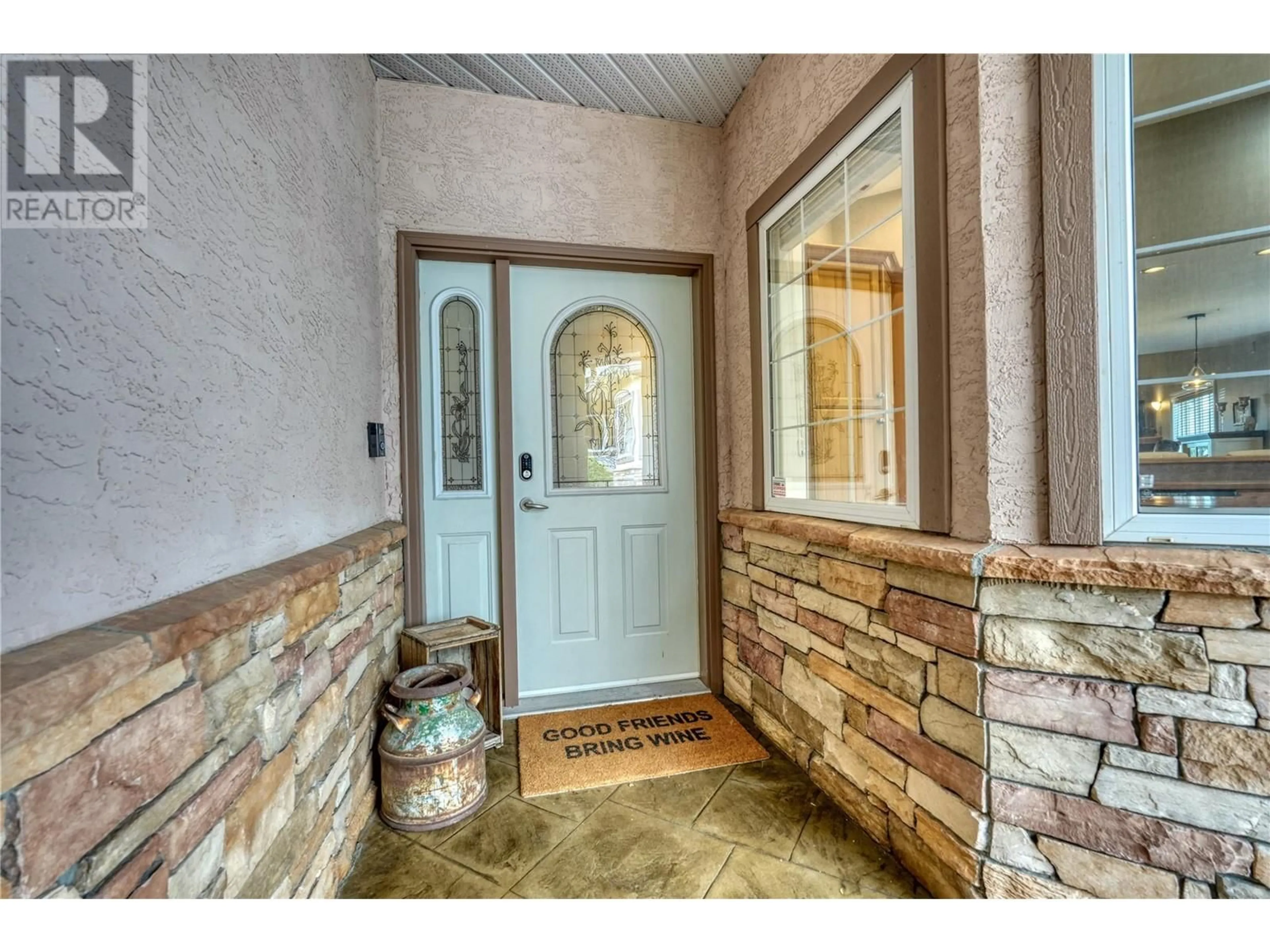 Indoor entryway for 117 - 705 BALSAM AVENUE, Penticton British Columbia V2A9B7