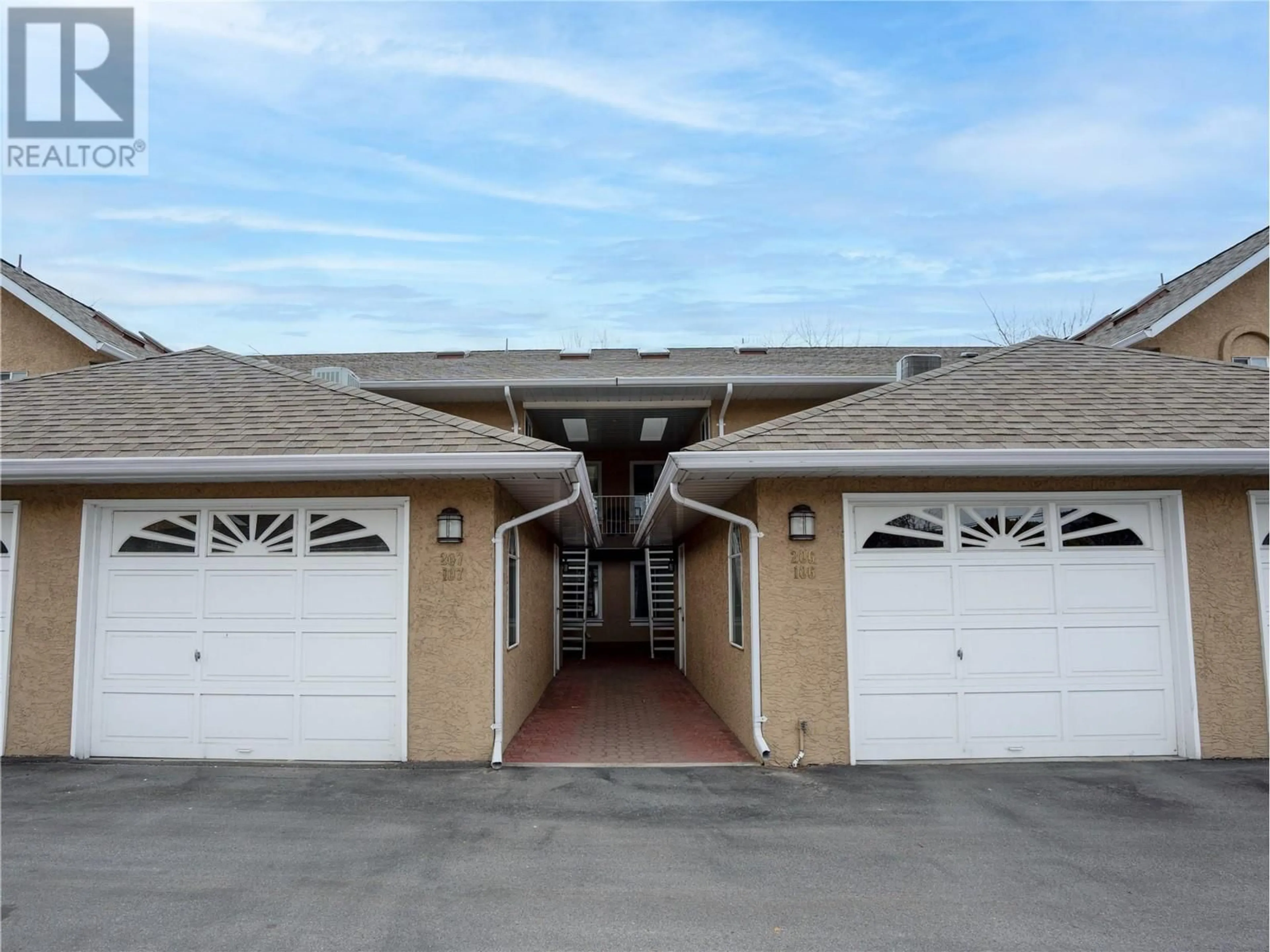 Indoor garage for 320 Brandon Avenue Unit# 207, Penticton British Columbia V2A3S8