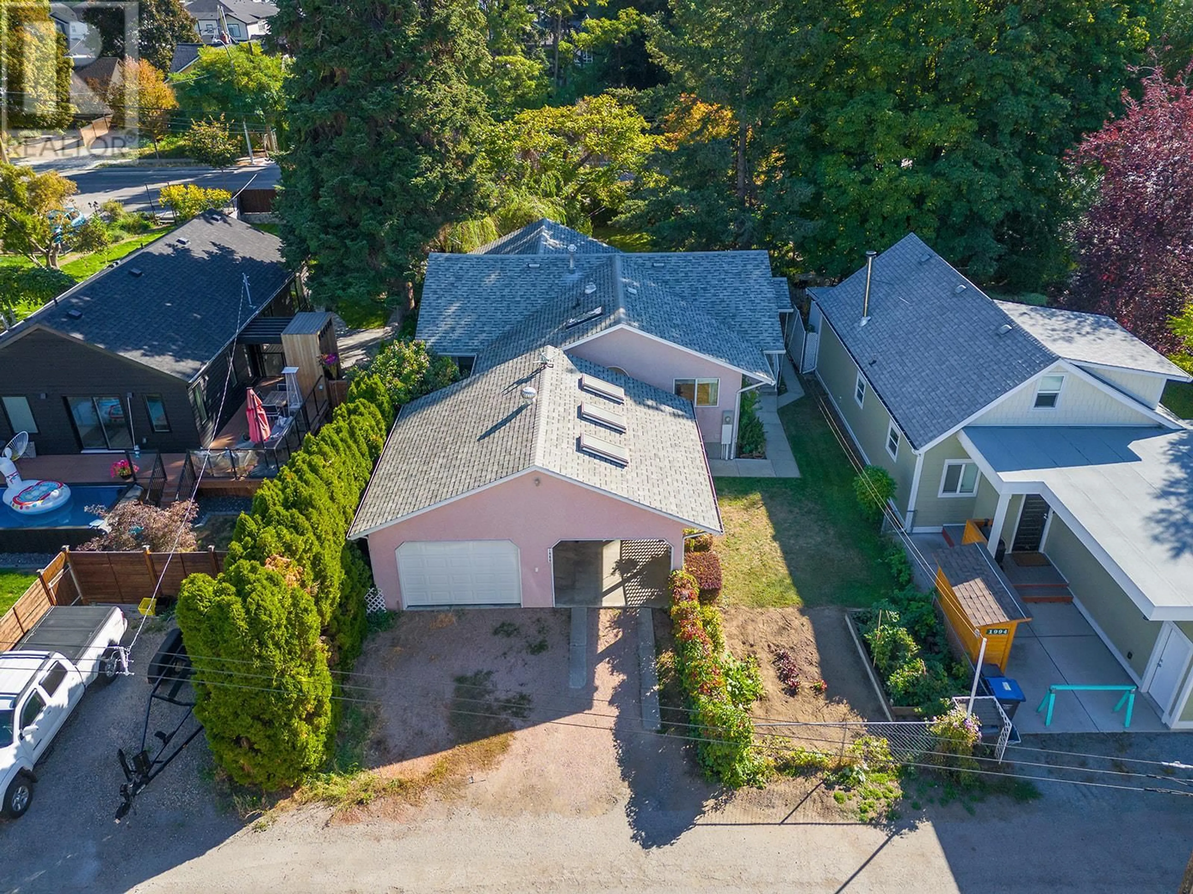 A pic from outside/outdoor area/front of a property/back of a property/a pic from drone, street for 1980 Ethel Street, Kelowna British Columbia V1Y2Z5