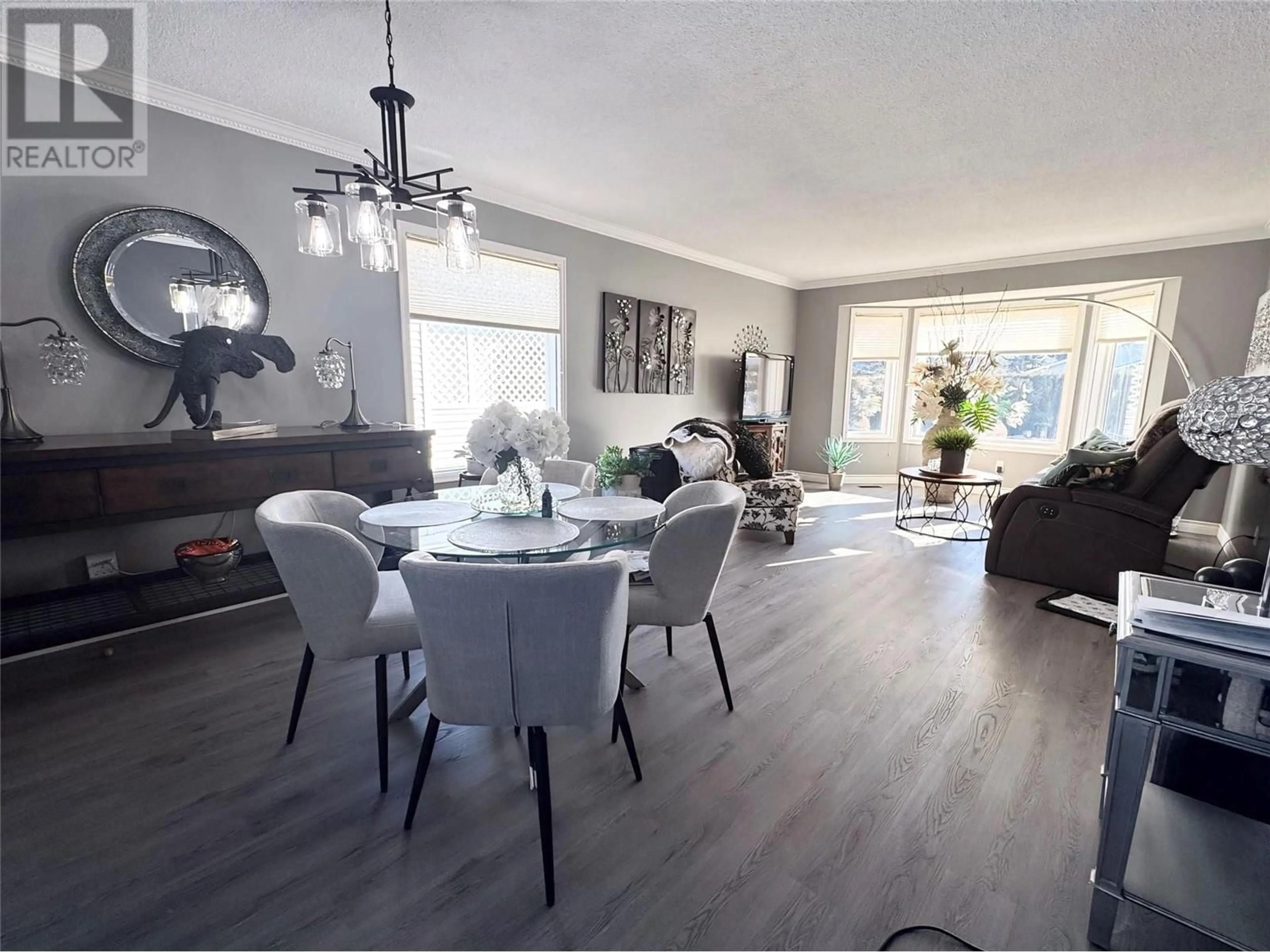 Dining room, wood/laminate floor for 394 - 1260 RAYMER AVENUE, Kelowna British Columbia V1W3S8