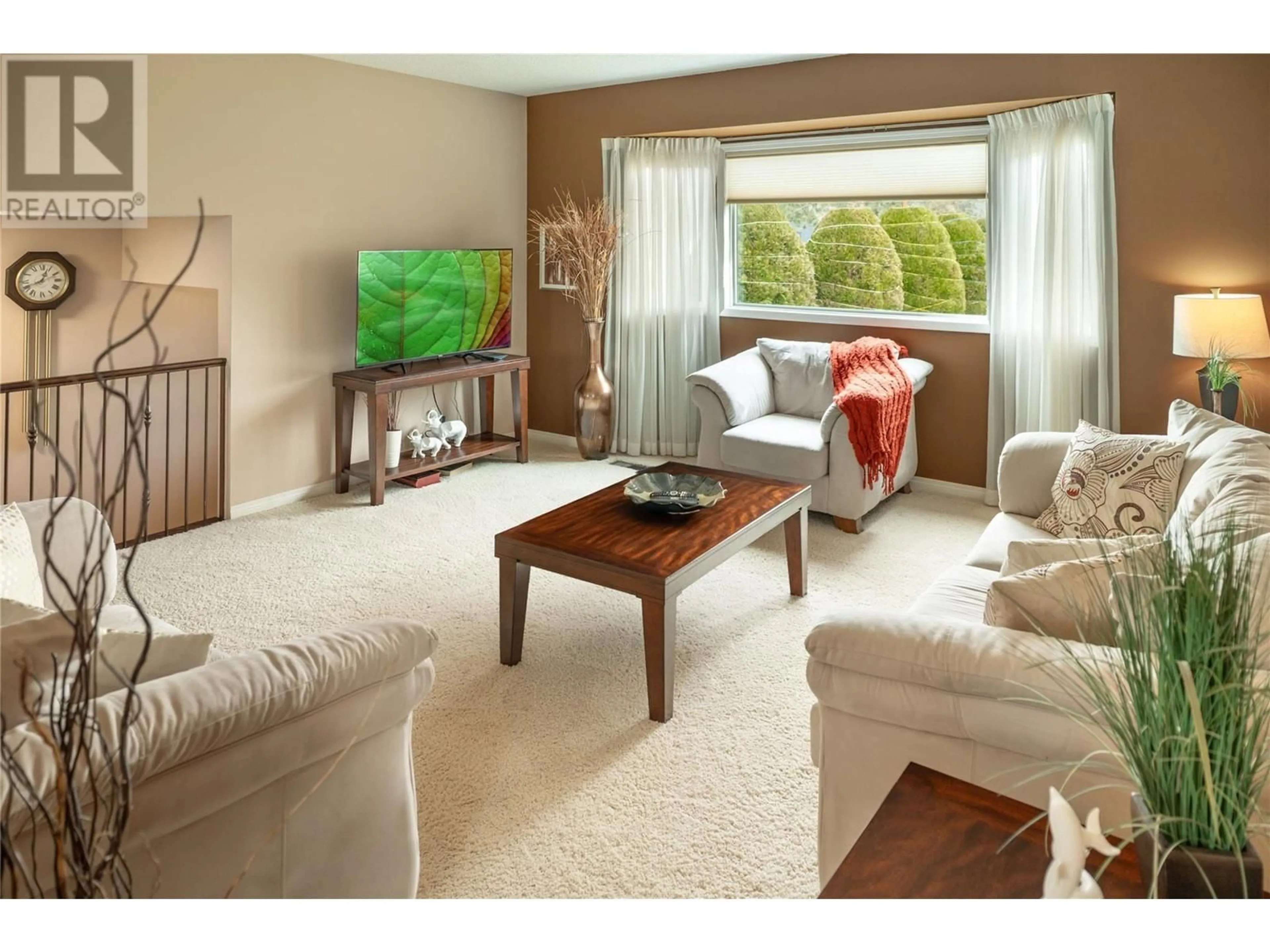 Living room with furniture, unknown for 3970 JUNE SPRINGS ROAD, Kelowna British Columbia V1W4E4