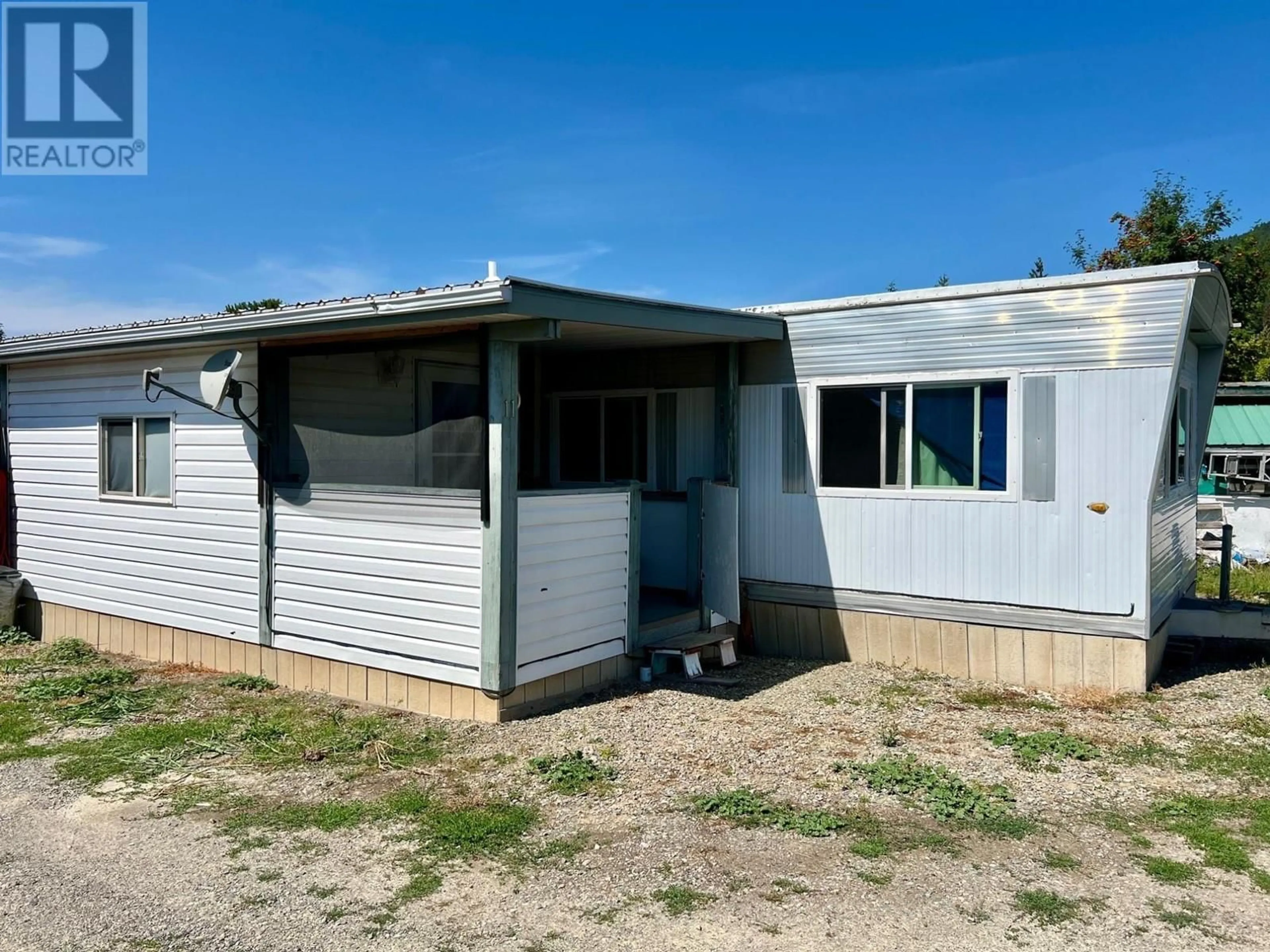 Home with vinyl exterior material, building for 11 - 3003 3 HIGHWAY, Erickson British Columbia V0B1G1