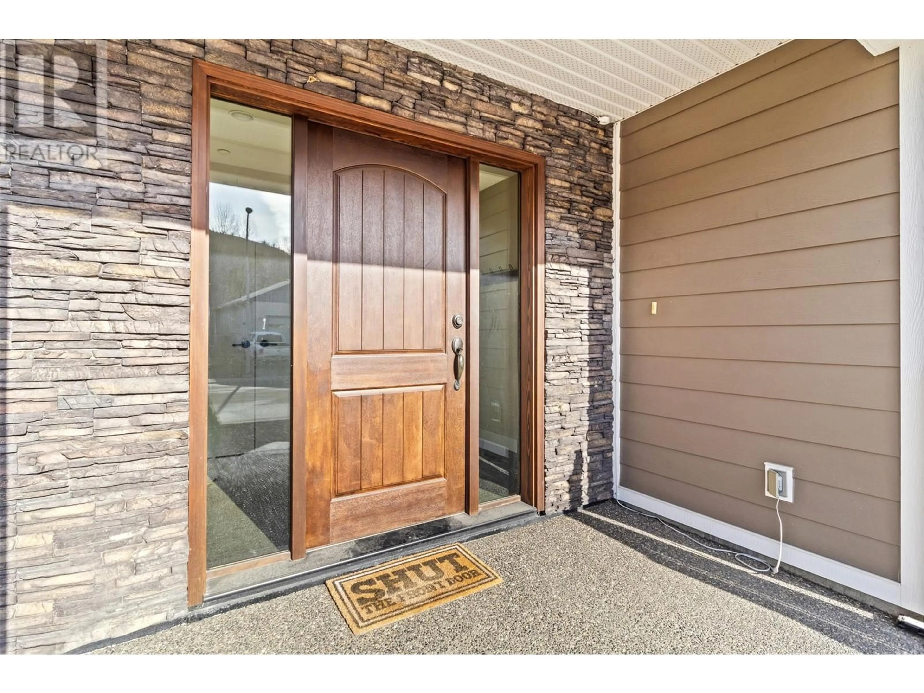 Indoor entryway for 8962 GRIZZLY Crescent, Kamloops British Columbia v2c6v2