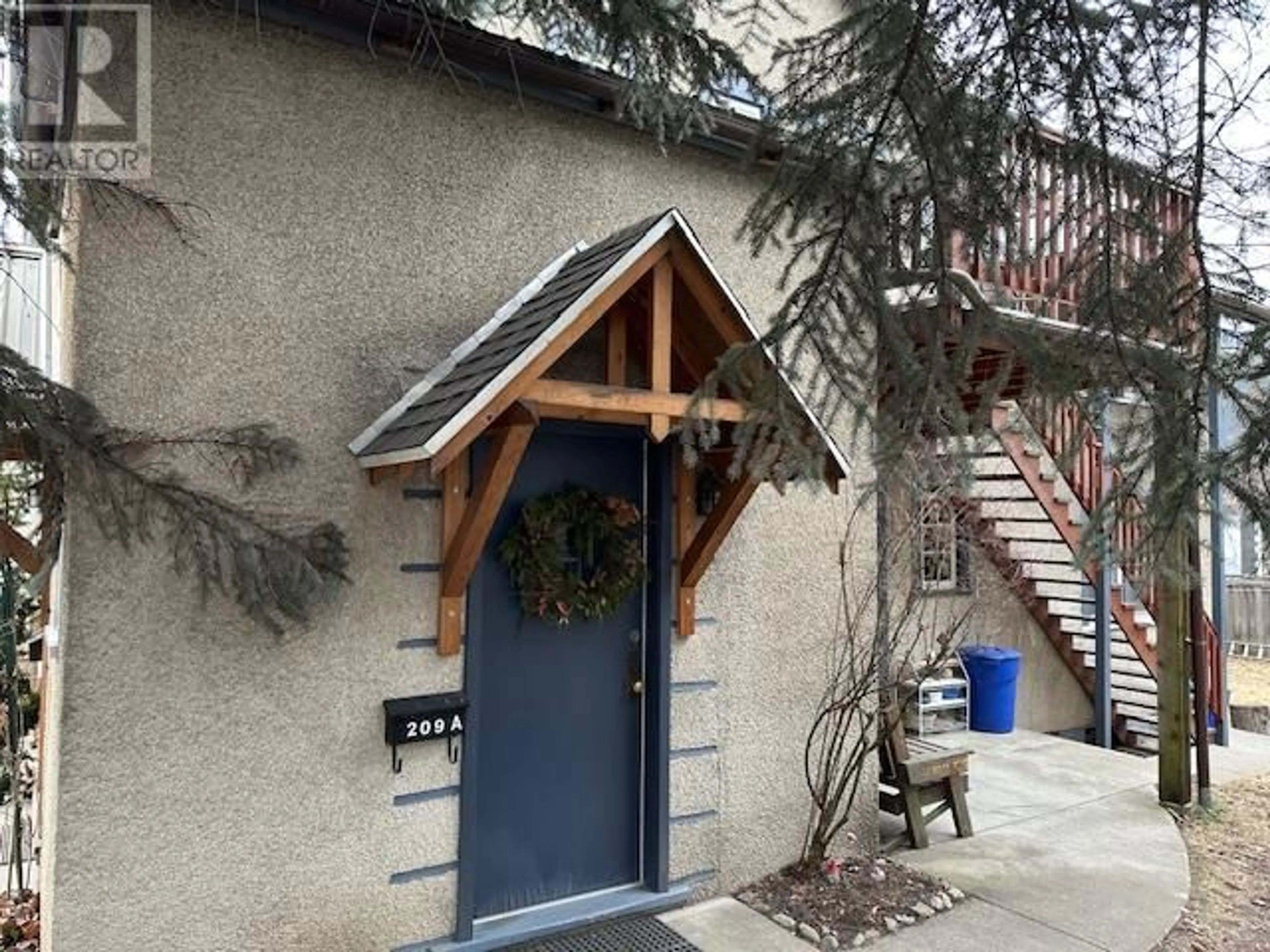 Indoor entryway for 209 VICTORIA STREET, Nelson British Columbia V1L4K2
