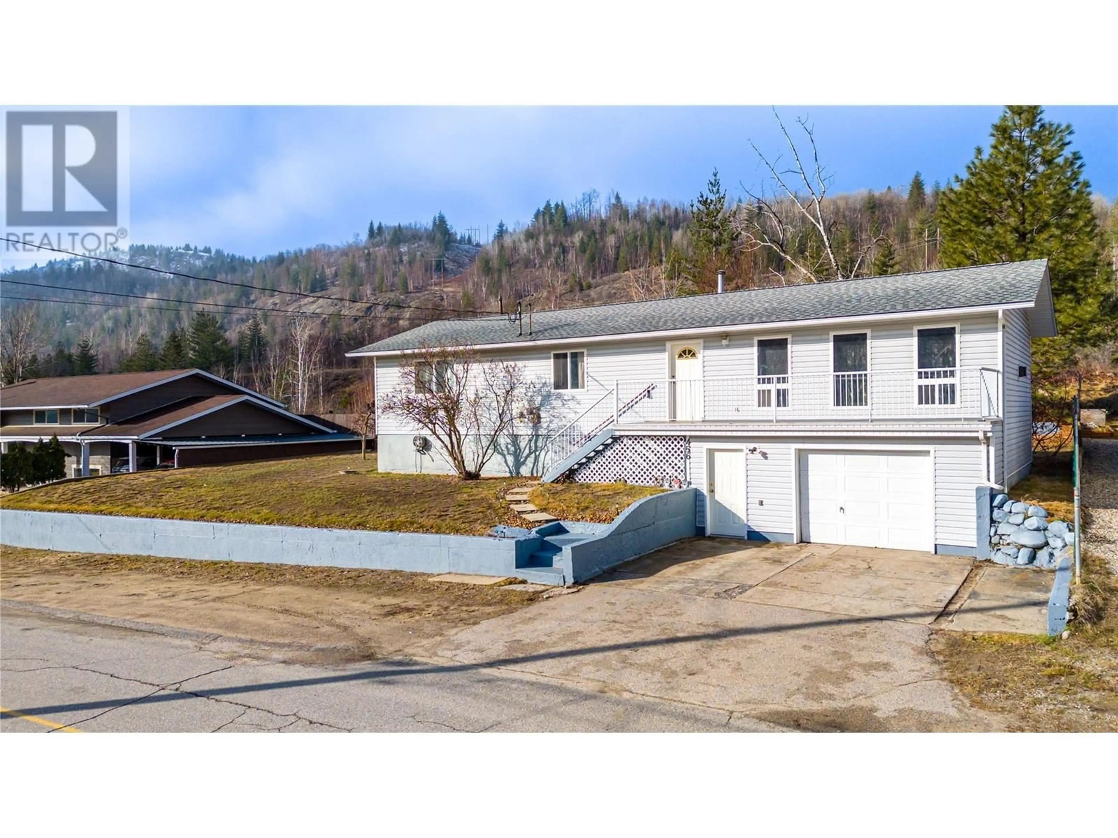 A pic from outside/outdoor area/front of a property/back of a property/a pic from drone, mountain view for 456 2ND AVENUE, Rivervale British Columbia V1R4V5