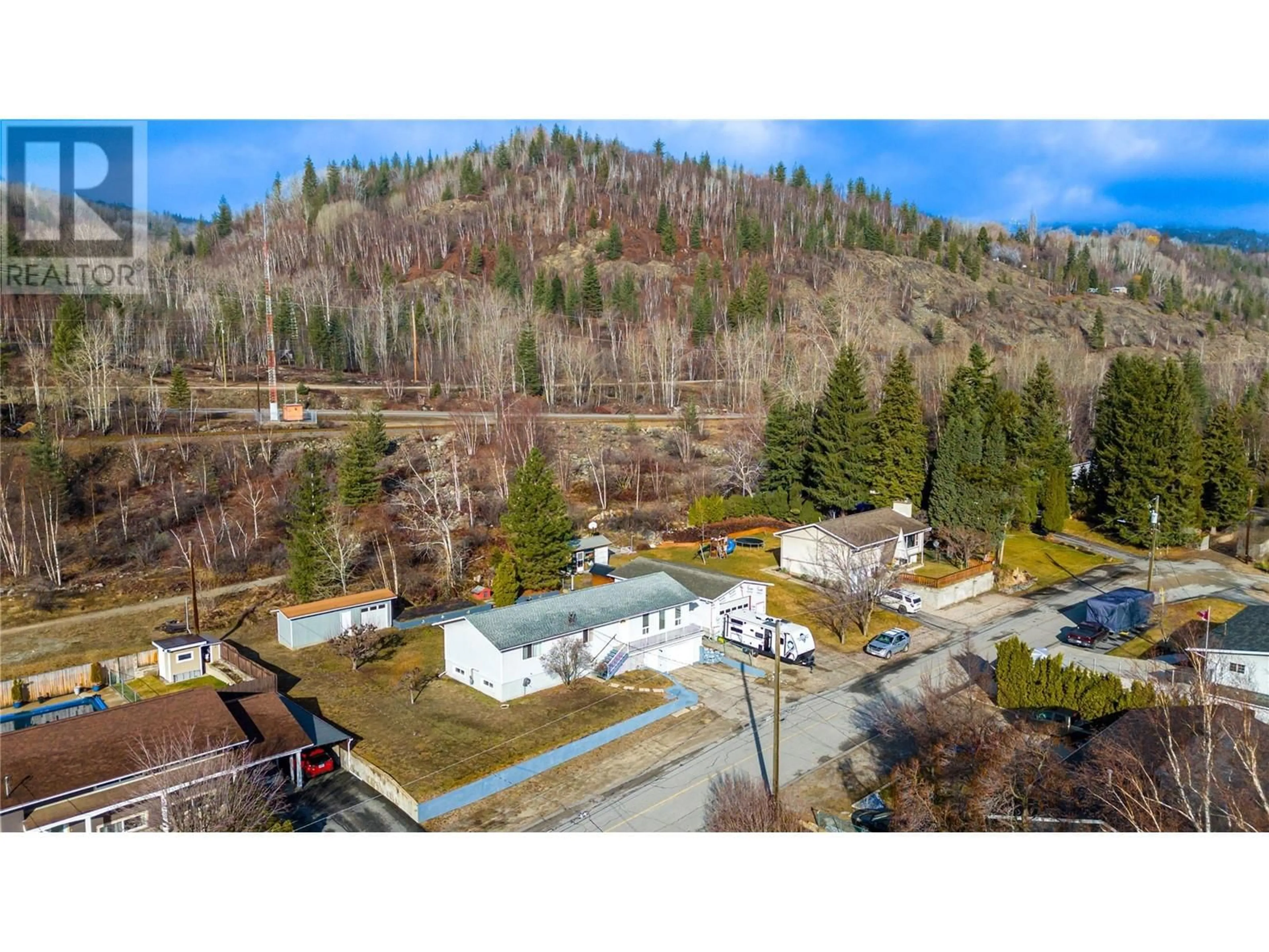 A pic from outside/outdoor area/front of a property/back of a property/a pic from drone, mountain view for 456 2ND AVENUE, Rivervale British Columbia V1R4V5