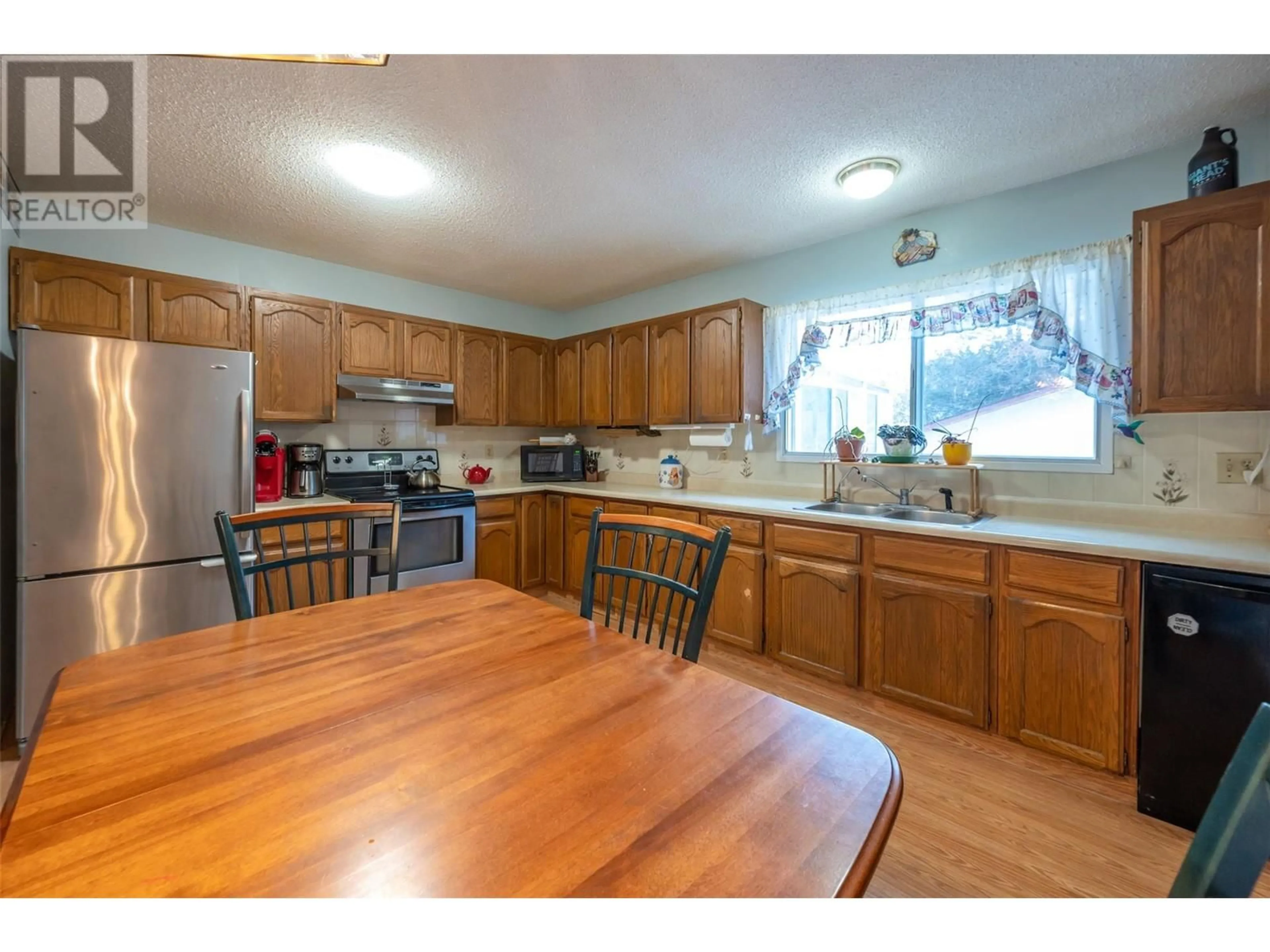 Standard kitchen, unknown for 1725 Duncan Avenue E, Penticton British Columbia V2A7C3