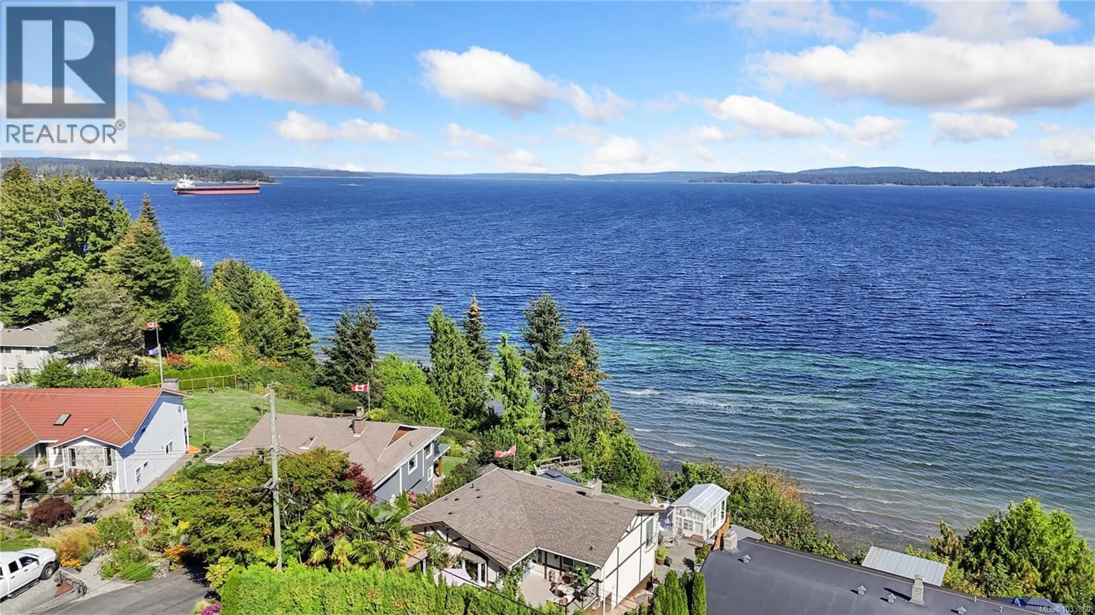 A pic from outside/outdoor area/front of a property/back of a property/a pic from drone, water/lake/river/ocean view for 3632 SEAVIEW CRESCENT, Saltair British Columbia V9G2A1