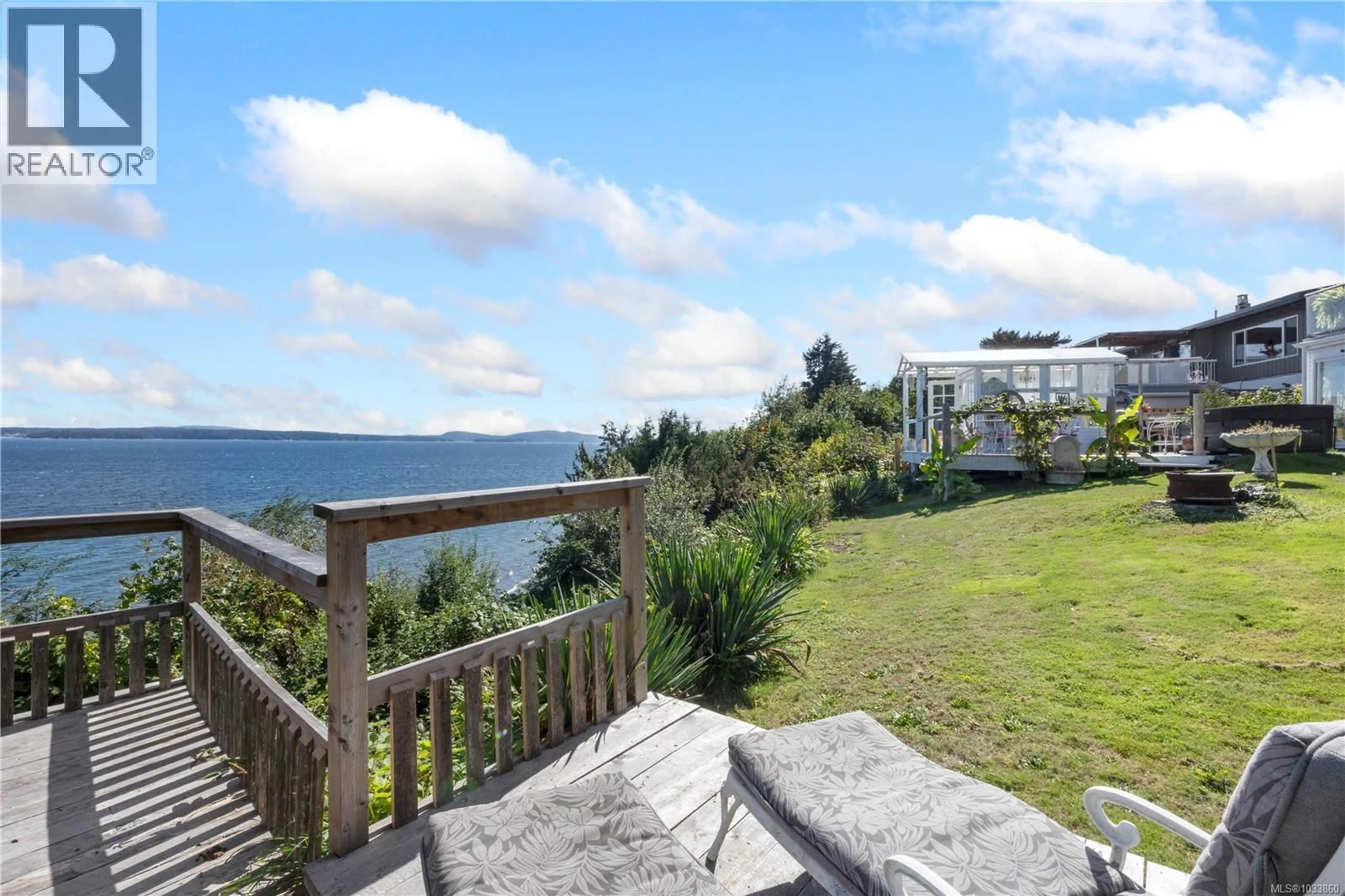 A pic from outside/outdoor area/front of a property/back of a property/a pic from drone, water/lake/river/ocean view for 3632 SEAVIEW CRESCENT, Saltair British Columbia V9G2A1