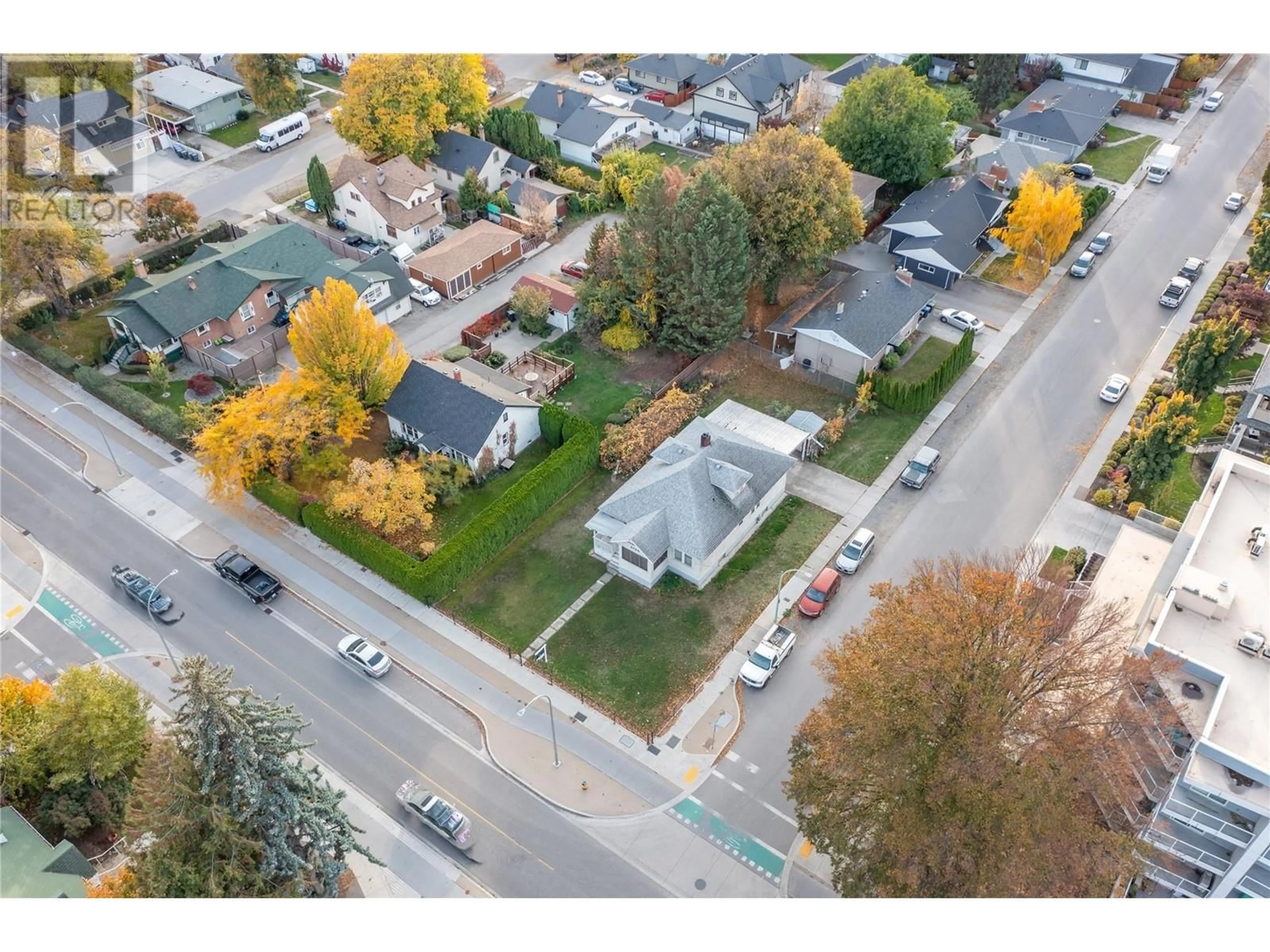 A pic from outside/outdoor area/front of a property/back of a property/a pic from drone, street for 1754 Ethel Street, Kelowna British Columbia V1Y2Y9