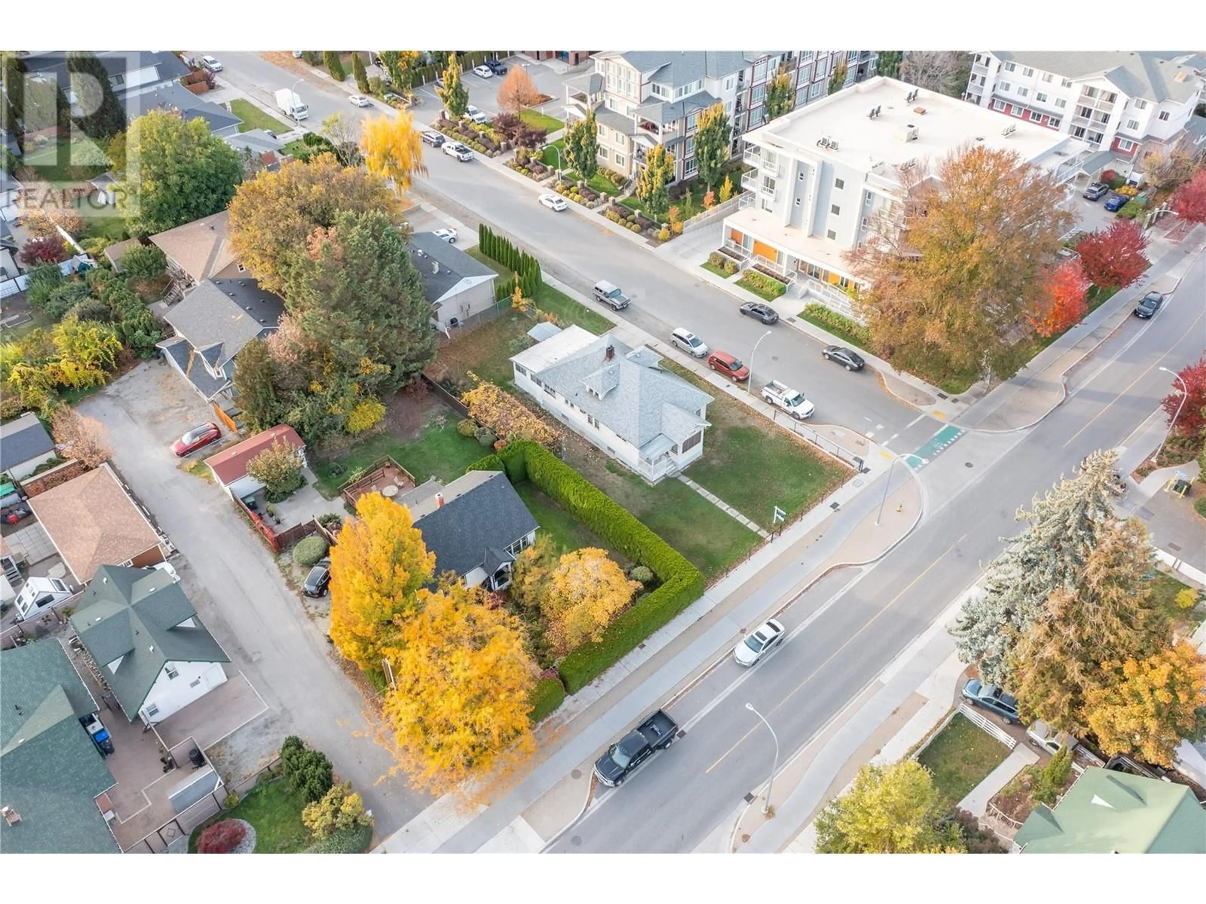 A pic from outside/outdoor area/front of a property/back of a property/a pic from drone, street for 1754 Ethel Street, Kelowna British Columbia V1Y2Y9