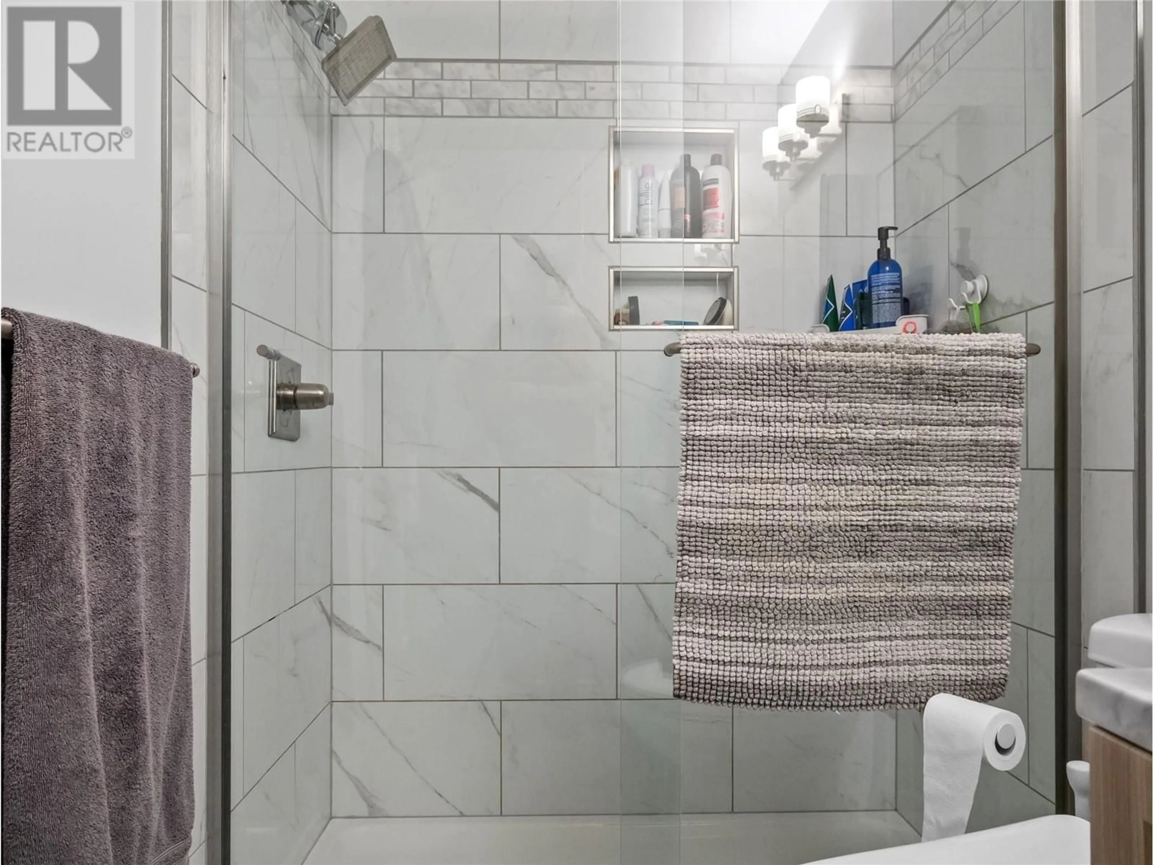 Contemporary bathroom, ceramic/tile floor for 1109 104 Avenue, Dawson Creek British Columbia V1G2J3