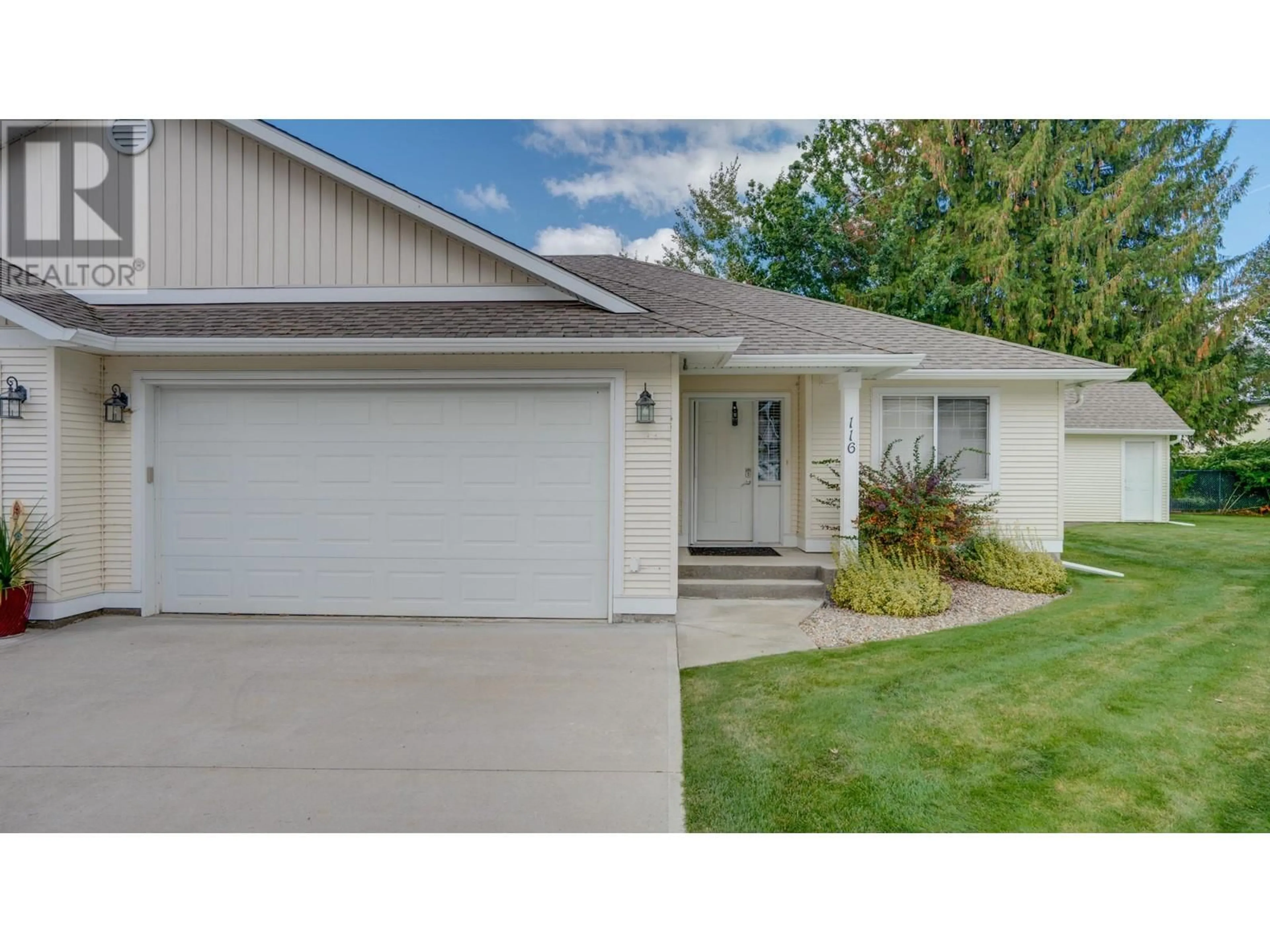 Home with vinyl exterior material, street for 116 - 222 MARTIN STREET, Sicamous British Columbia V0E2V0