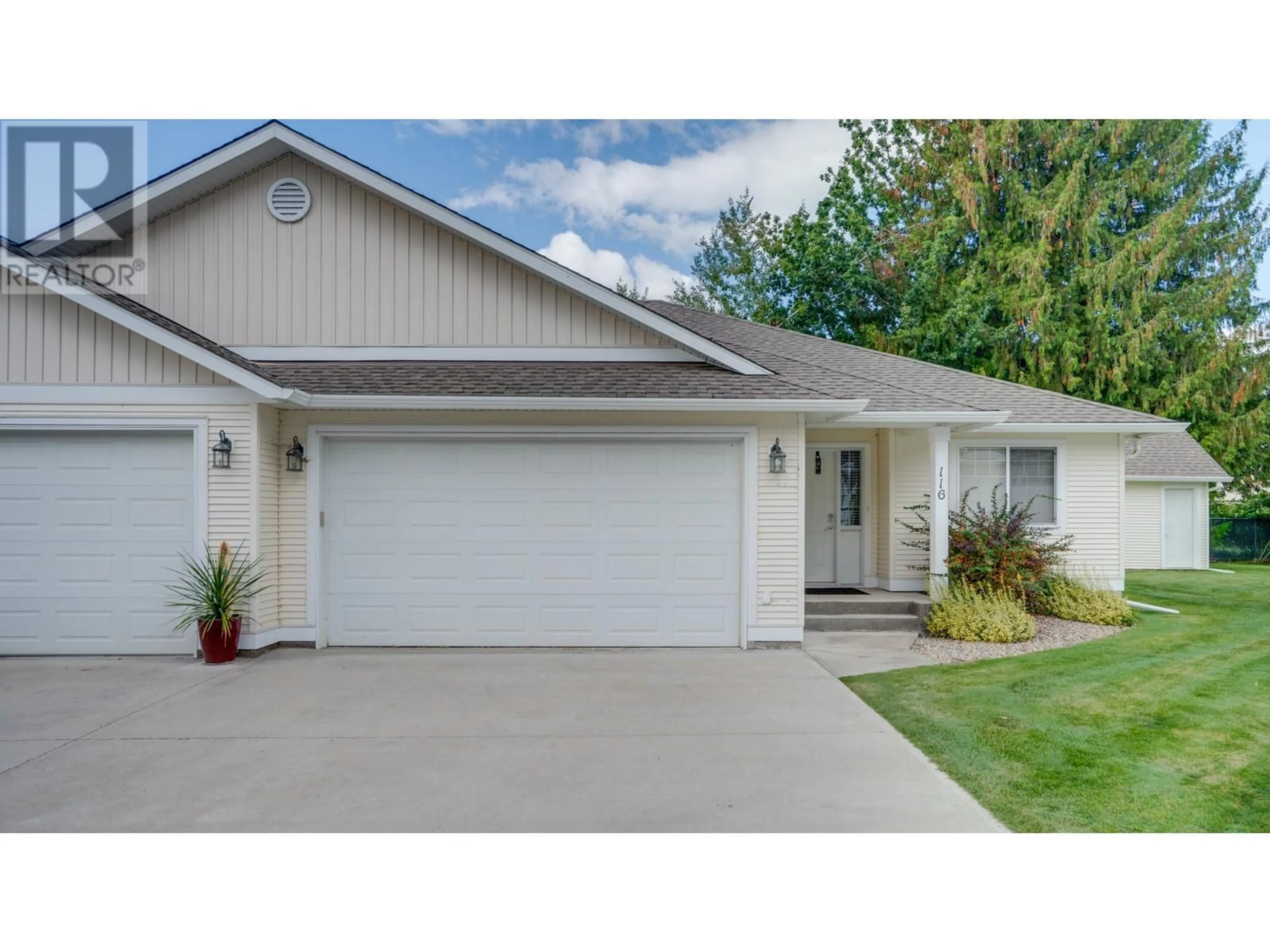 Home with vinyl exterior material, street for 116 - 222 MARTIN STREET, Sicamous British Columbia V0E2V0