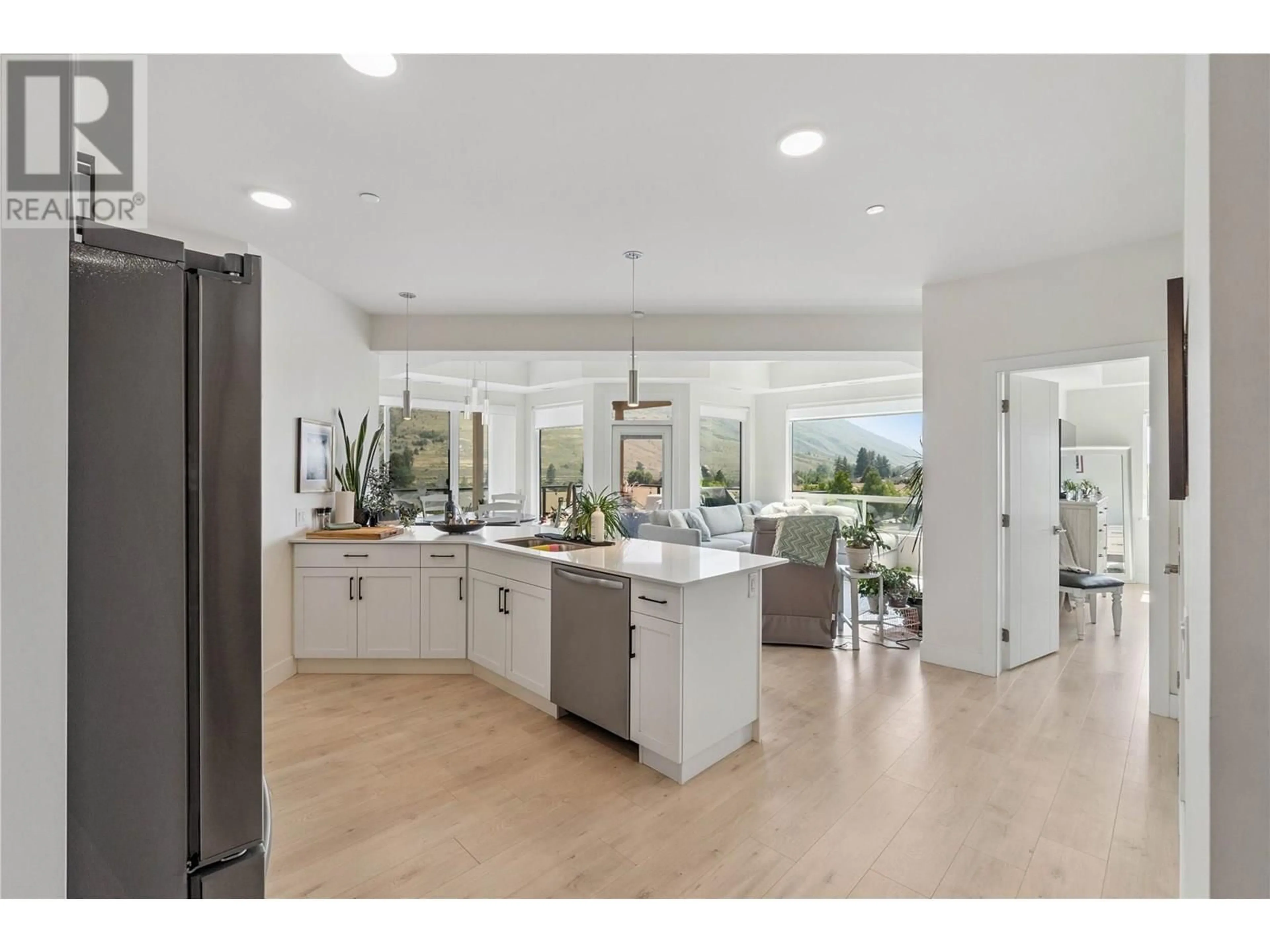 Open concept kitchen, ceramic/tile floor for 302 - 651 DUNES DRIVE, Kamloops British Columbia V2B0K2