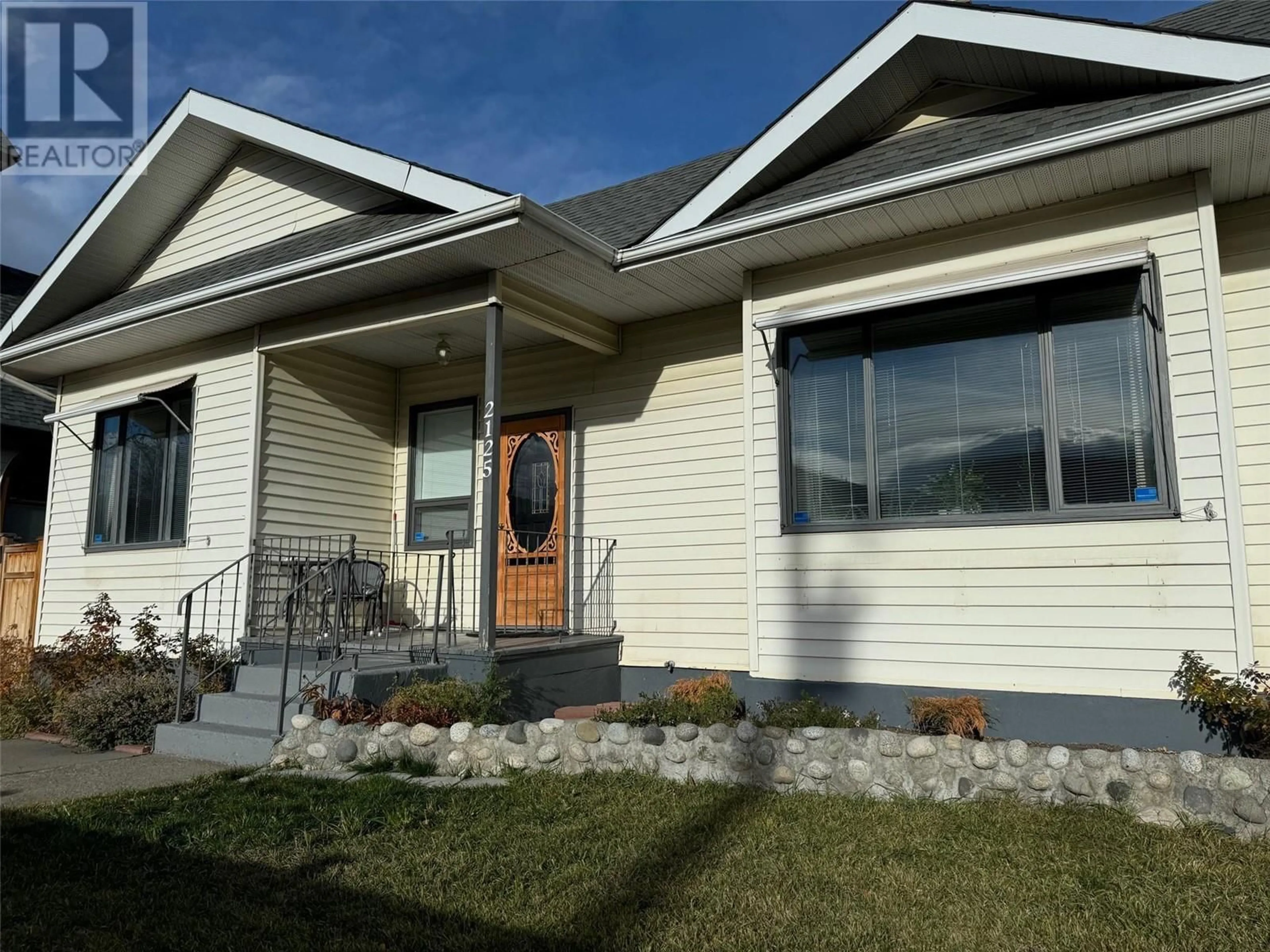 Home with vinyl exterior material, street for 2125 GRANITE AVENUE, Merritt British Columbia V1K1B8