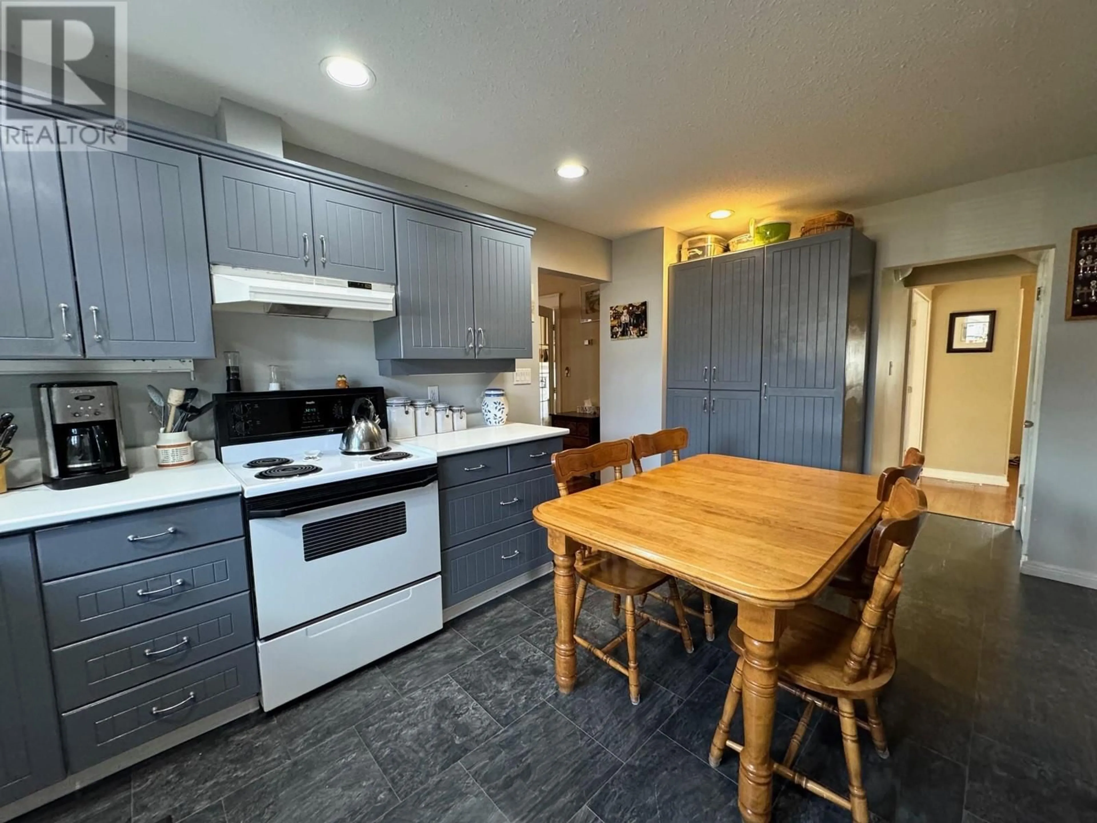 Standard kitchen, unknown for 2125 GRANITE AVENUE, Merritt British Columbia V1K1B8