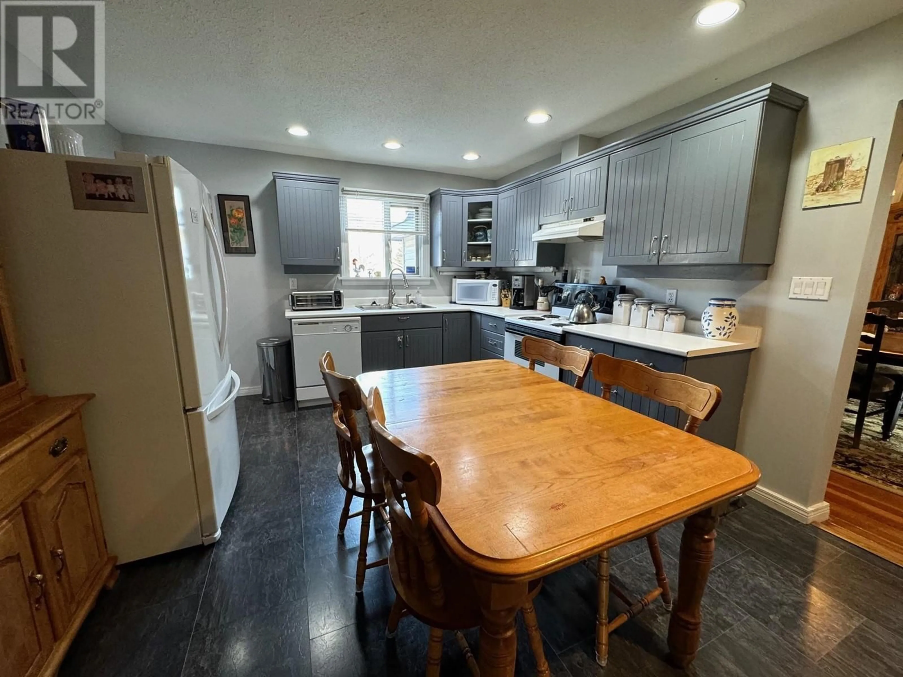 Open concept kitchen, unknown for 2125 GRANITE AVENUE, Merritt British Columbia V1K1B8
