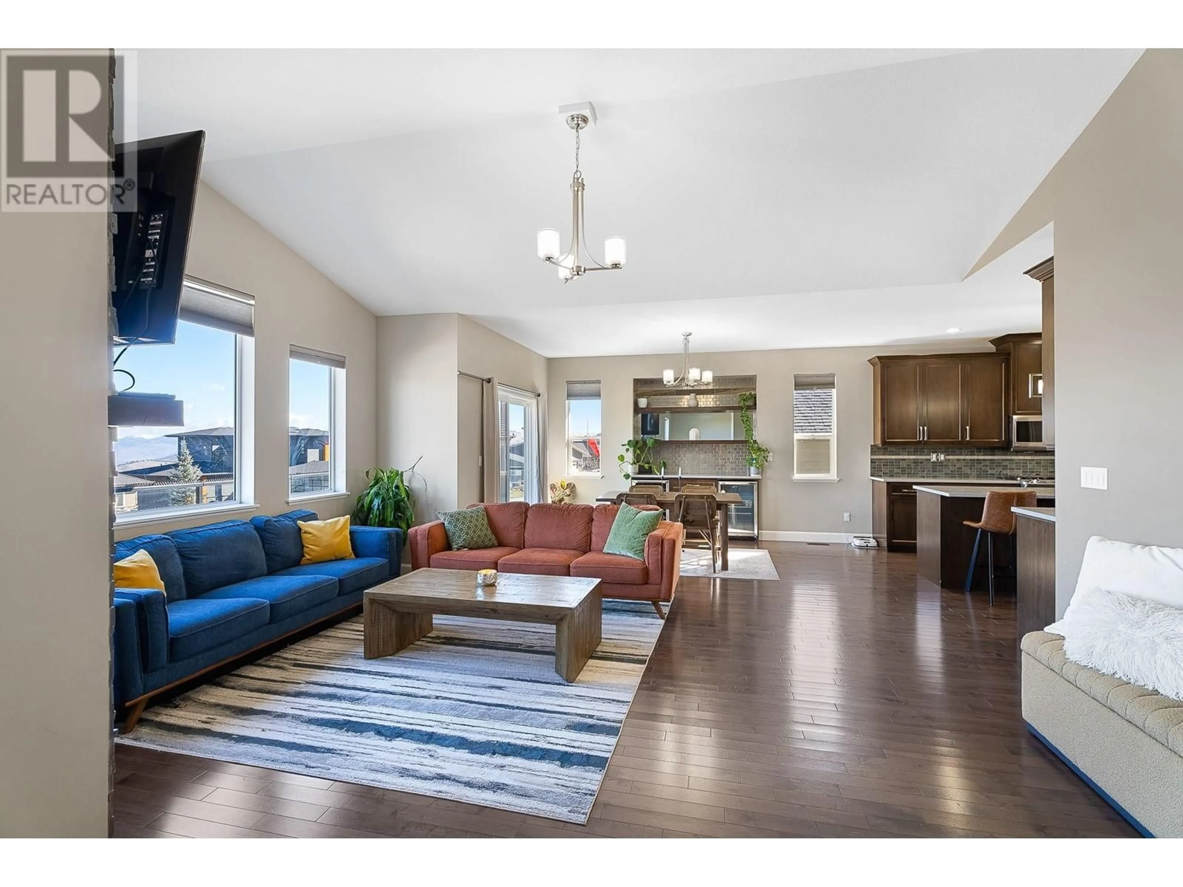 Living room with furniture, wood/laminate floor for 1425 DUNBAR DRIVE, Kamloops British Columbia V1S0C6