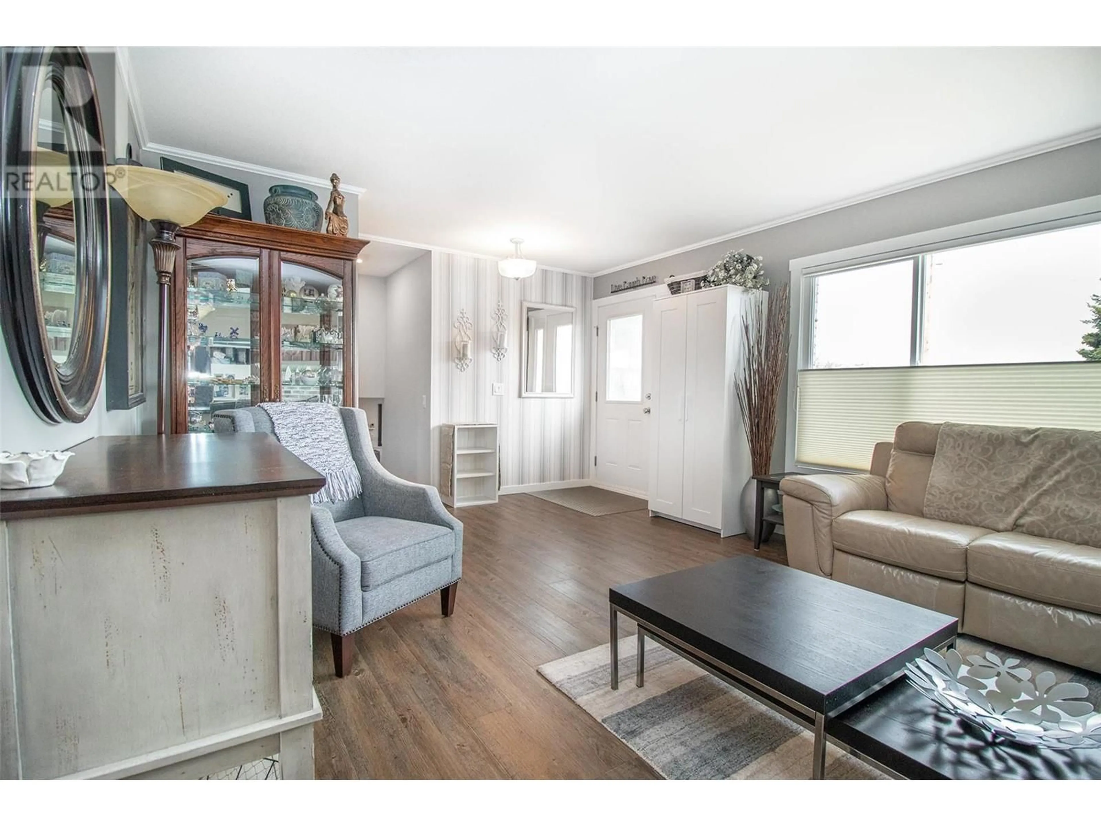 Living room with furniture, wood/laminate floor for 295 VENUS ROAD, Kelowna British Columbia V1X1H6