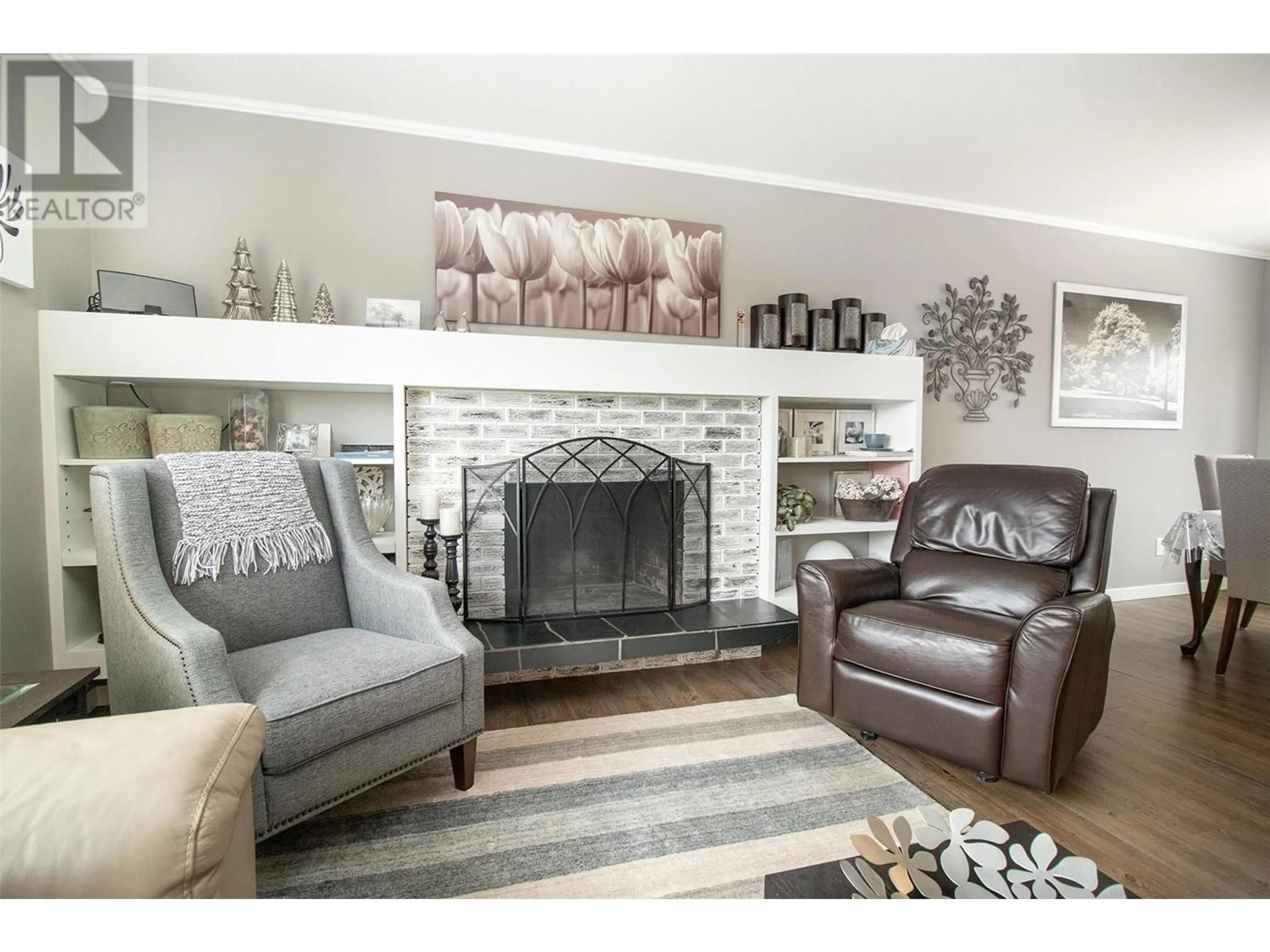 Living room with furniture, wood/laminate floor for 295 VENUS ROAD, Kelowna British Columbia V1X1H6