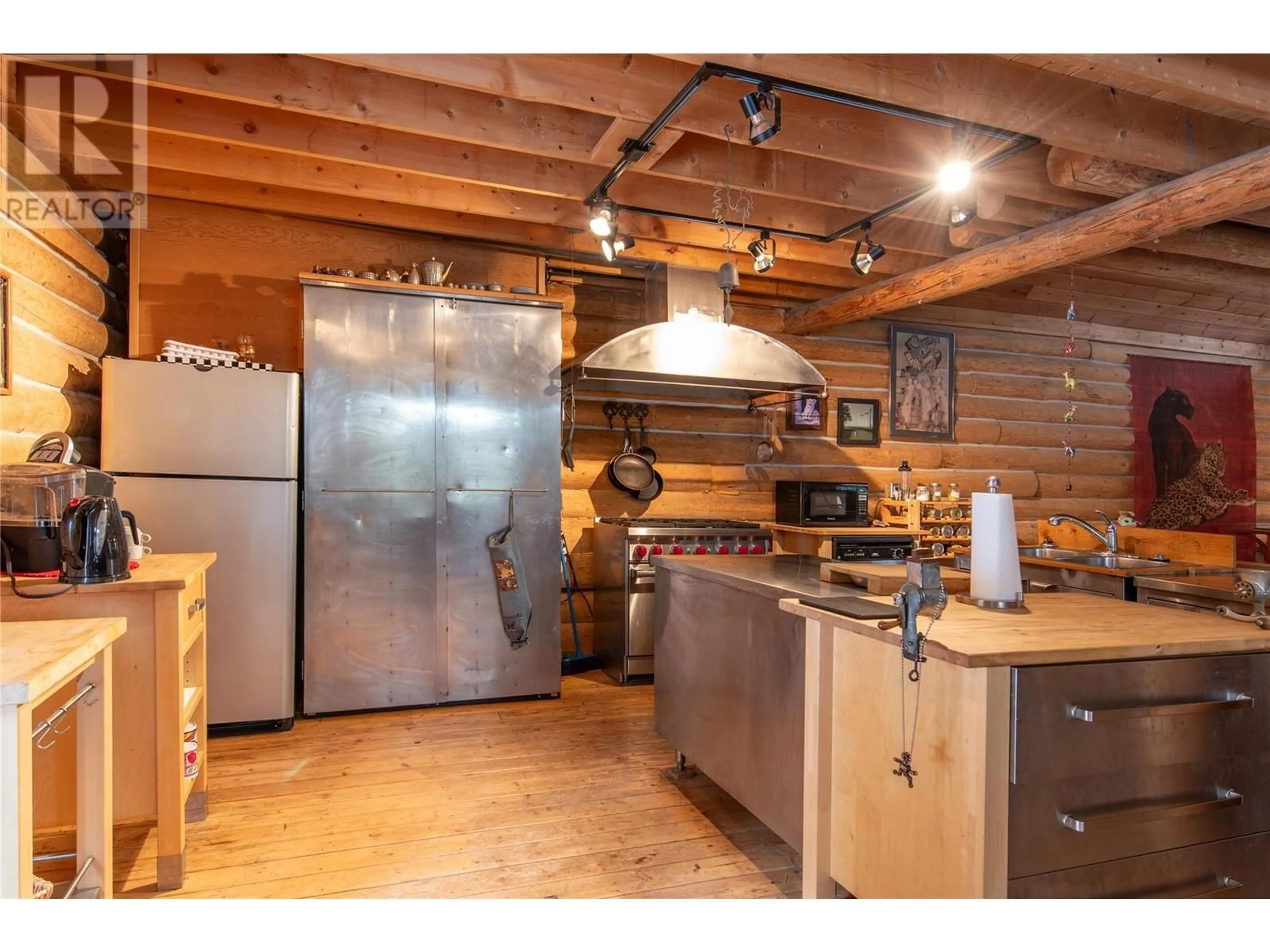 Rustic kitchen, wood/laminate floor for 2761 WAPTA ROAD, Golden British Columbia V0A1H1