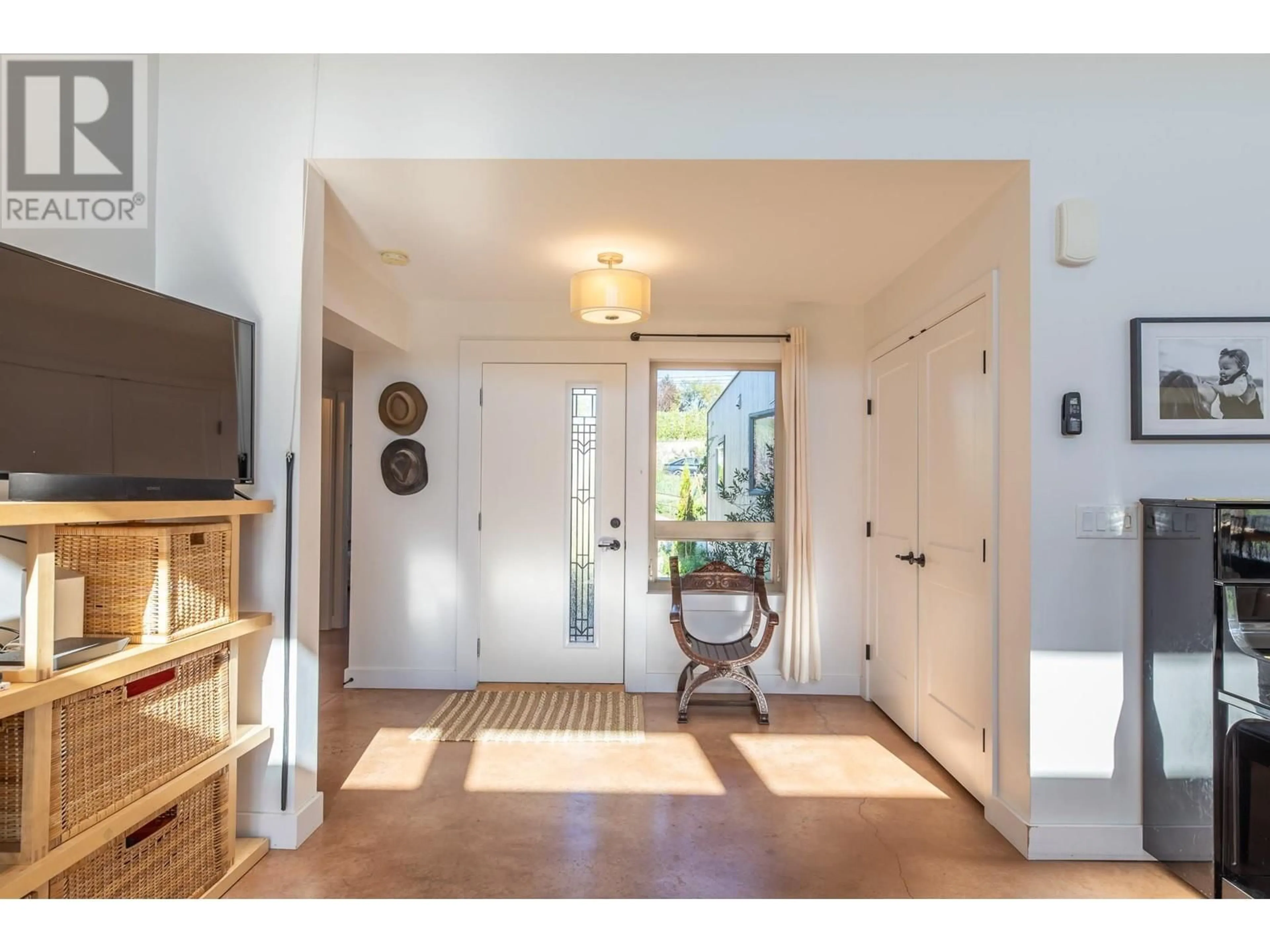 Indoor entryway for 5824 LEWES AVENUE, Summerland British Columbia V0H1Z2