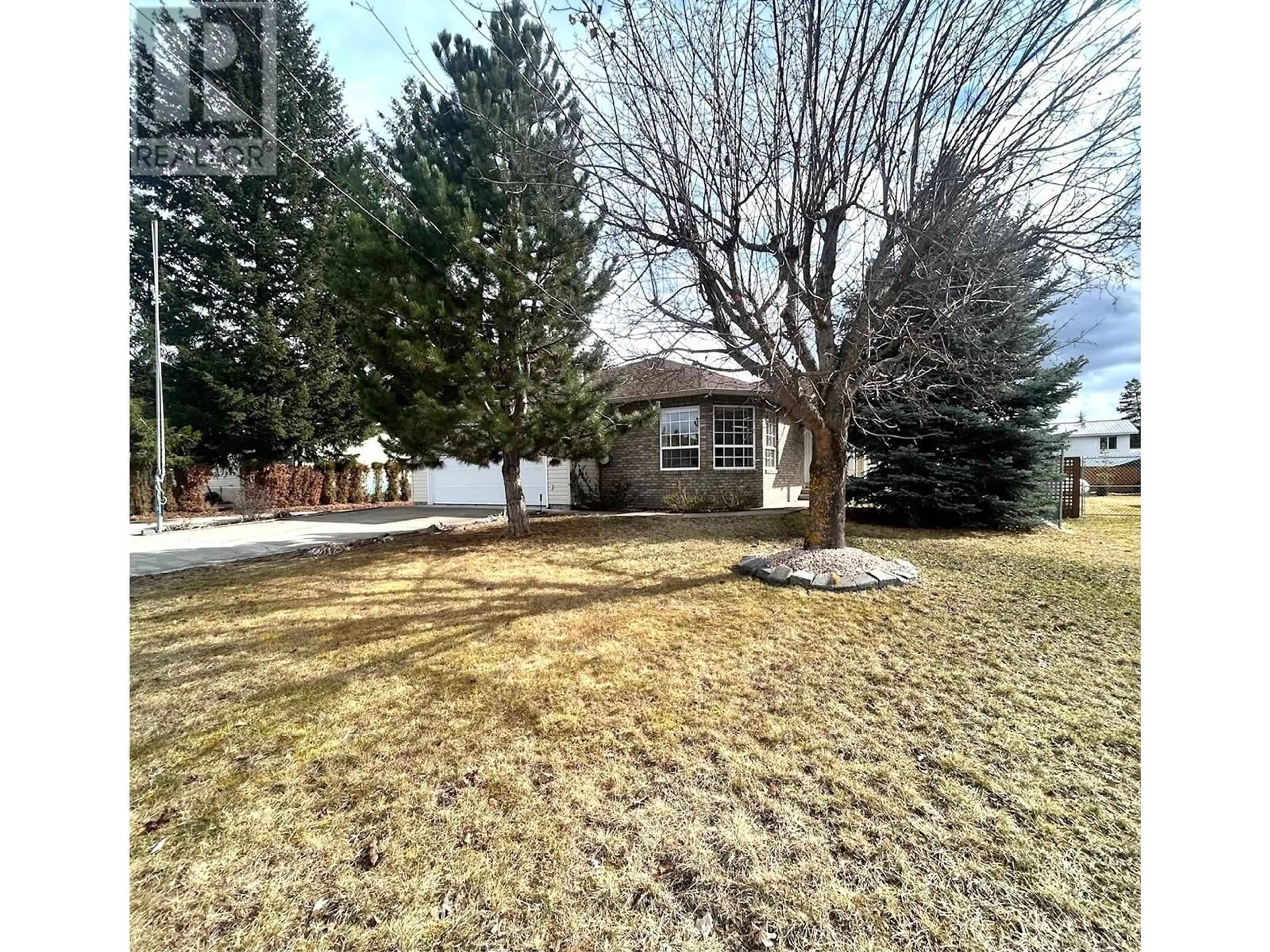A pic from outside/outdoor area/front of a property/back of a property/a pic from drone, street for 531 ORIOLE WAY, Barriere British Columbia V0E1E0