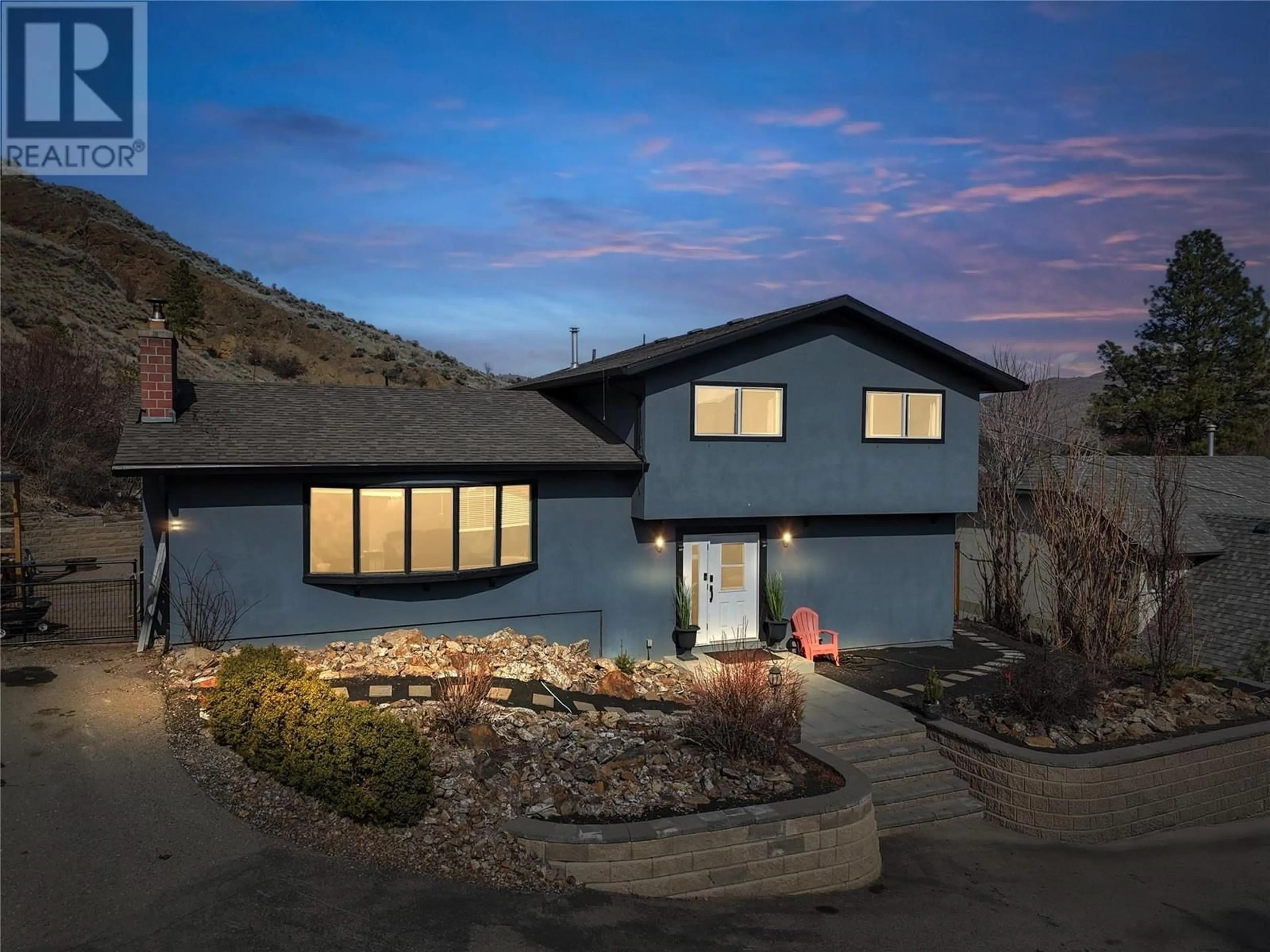 Home with vinyl exterior material, street for 898 CRAMOND ROAD, Kamloops British Columbia V2B6J9