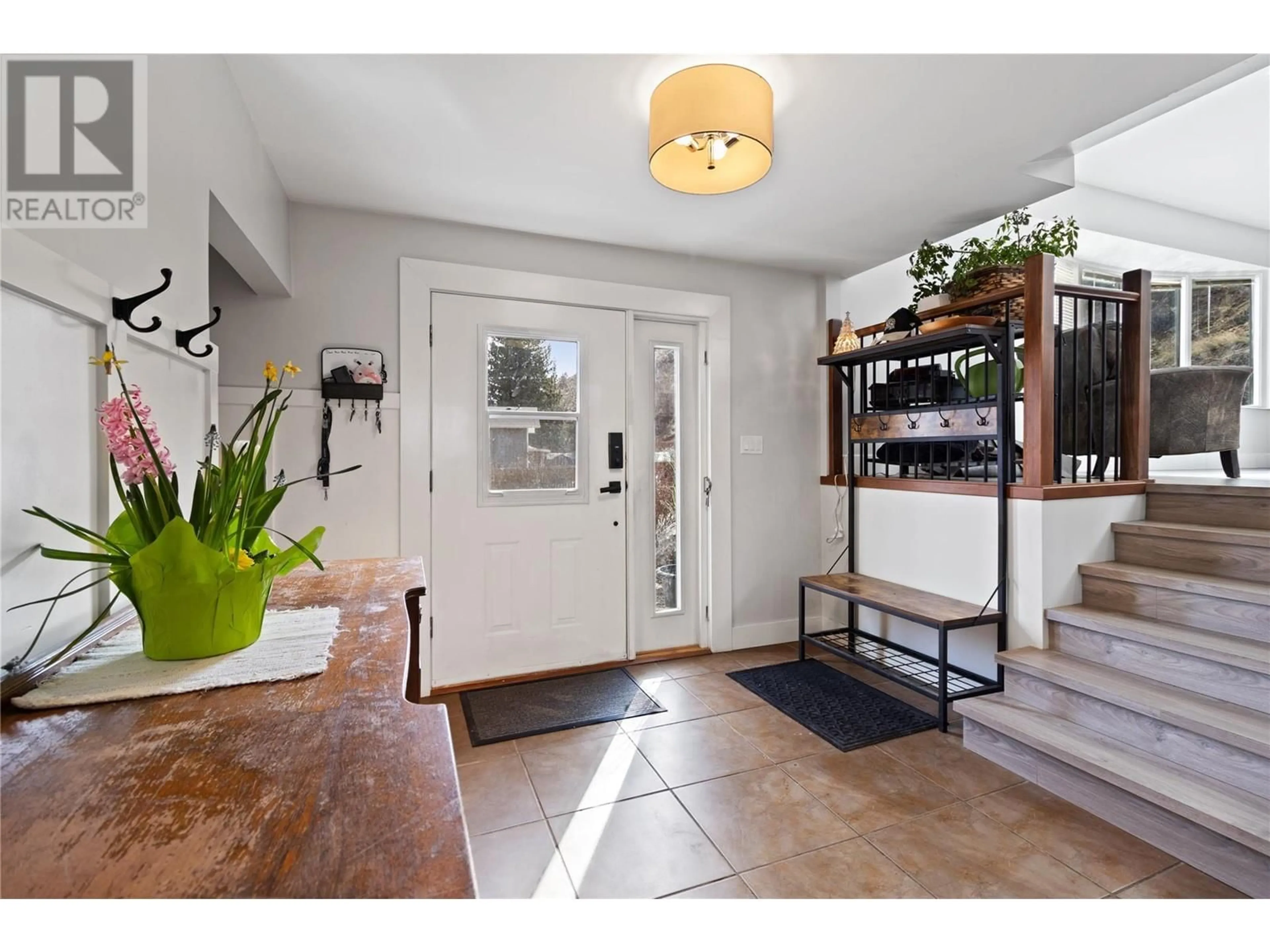 Indoor entryway for 898 CRAMOND ROAD, Kamloops British Columbia V2B6J9