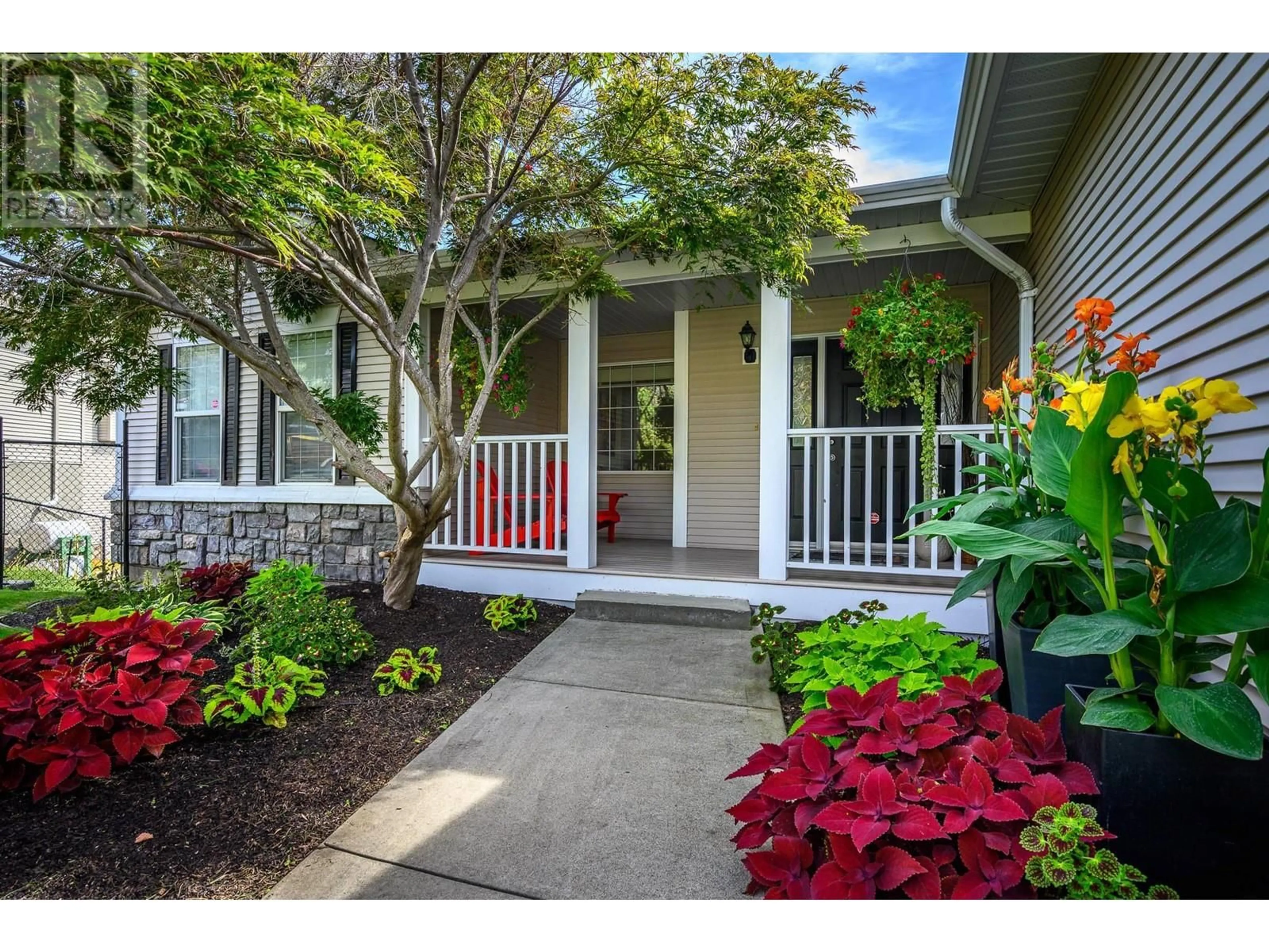 Indoor entryway for 7044 NAKISKA DRIVE, Vernon British Columbia V1B3M5