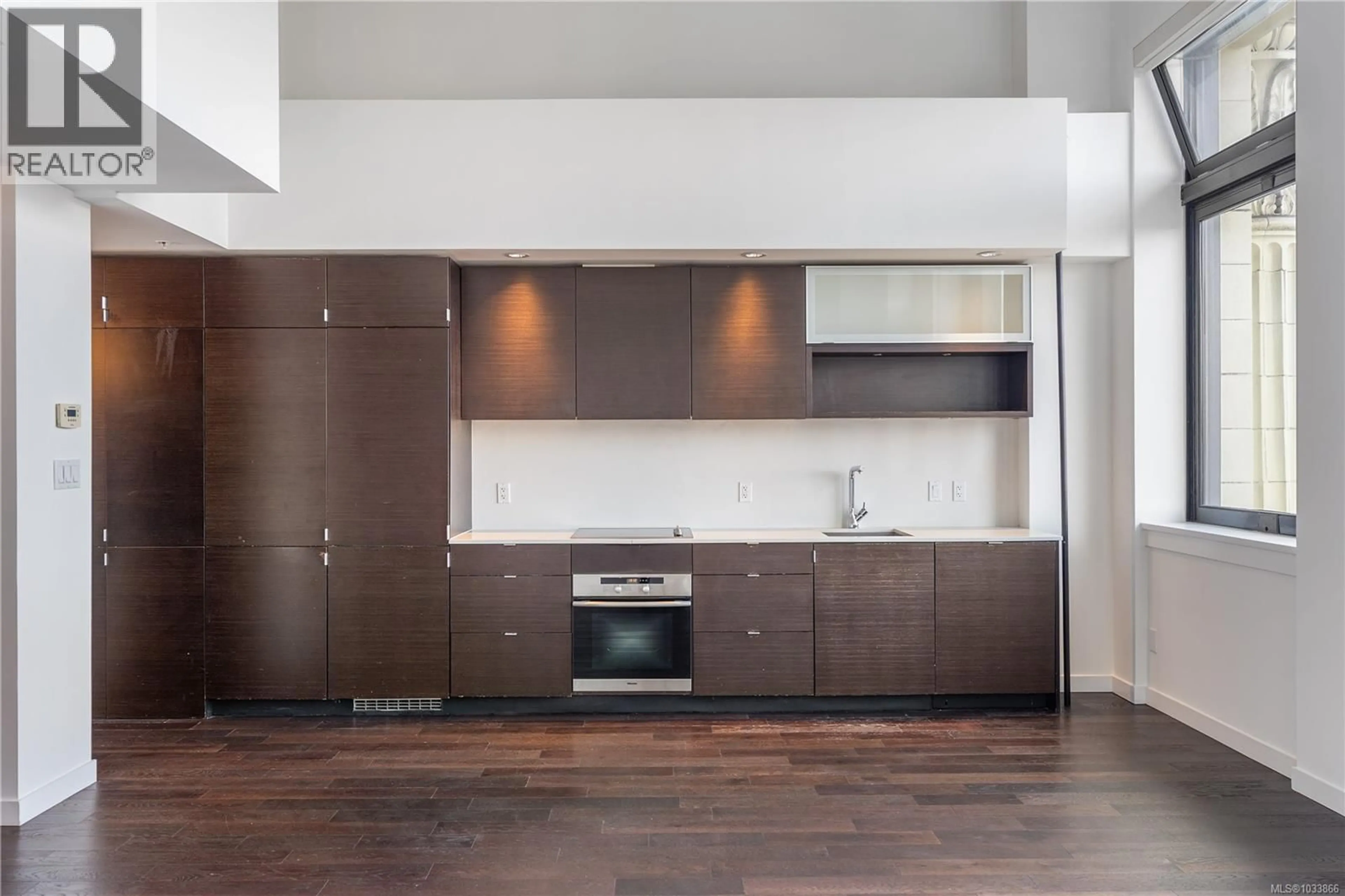 Open concept kitchen, wood/laminate floor for 416 - 770 FISGARD STREET, Victoria British Columbia V8W0B8