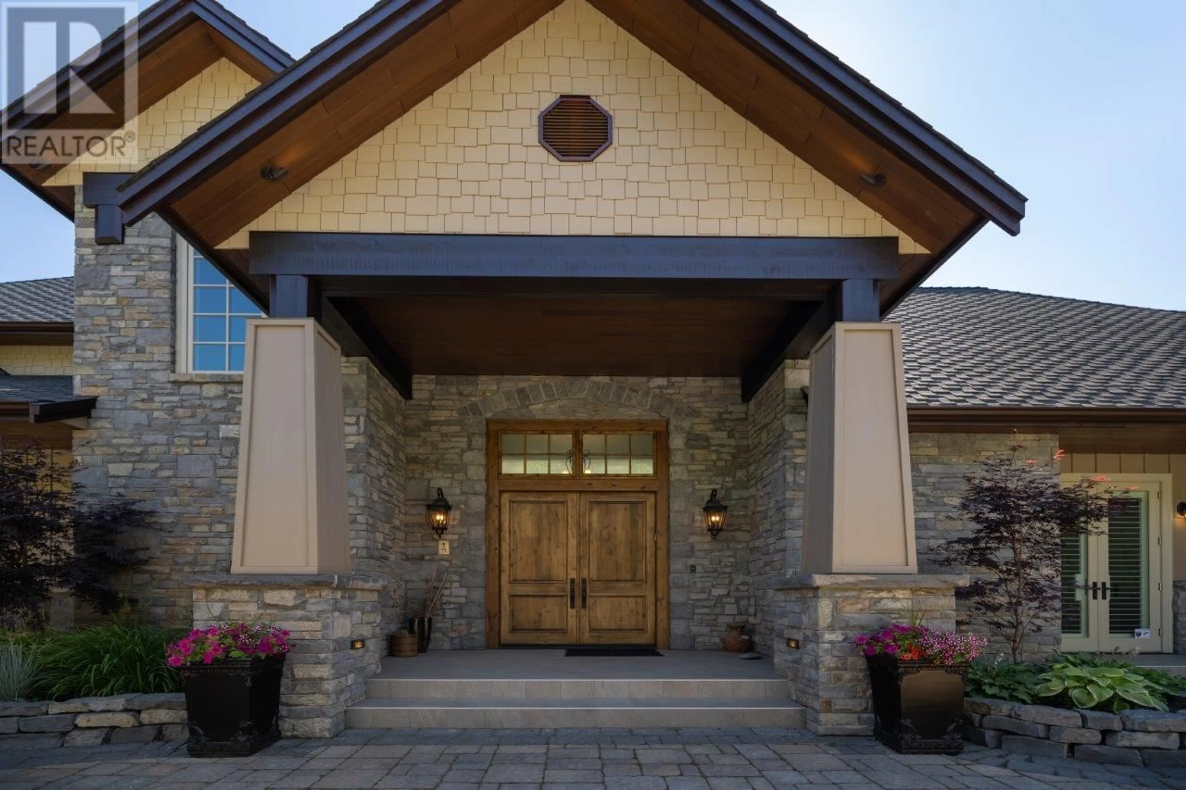 Indoor entryway for 181 RAVINE DRIVE, Coldstream British Columbia V1B3B7