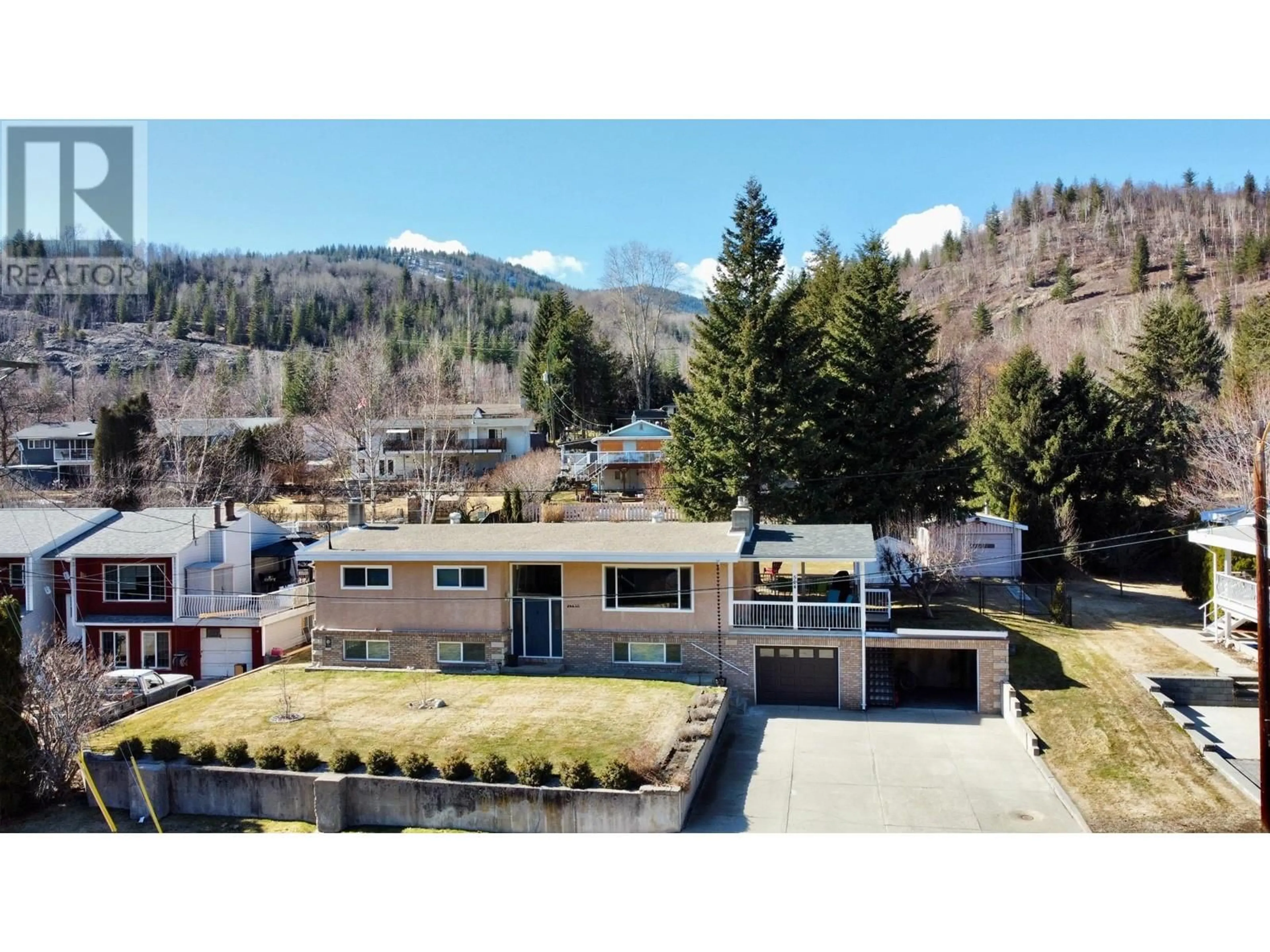 A pic from outside/outdoor area/front of a property/back of a property/a pic from drone, mountain view for 524 3RD Avenue, Rivervale British Columbia V1R4V4