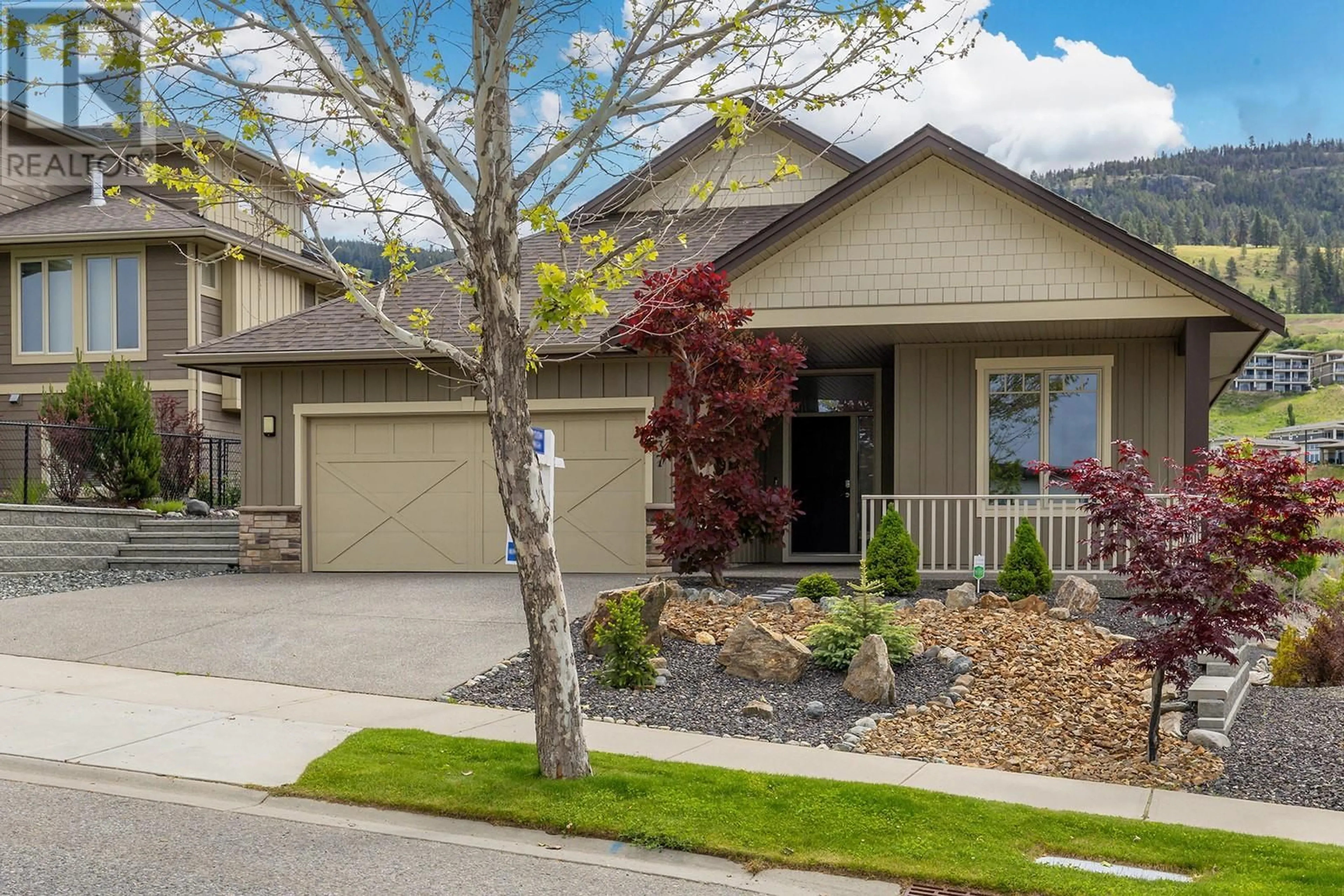Home with vinyl exterior material, street for 1737 TOWER RANCH BOULEVARD, Kelowna British Columbia V1P1P9