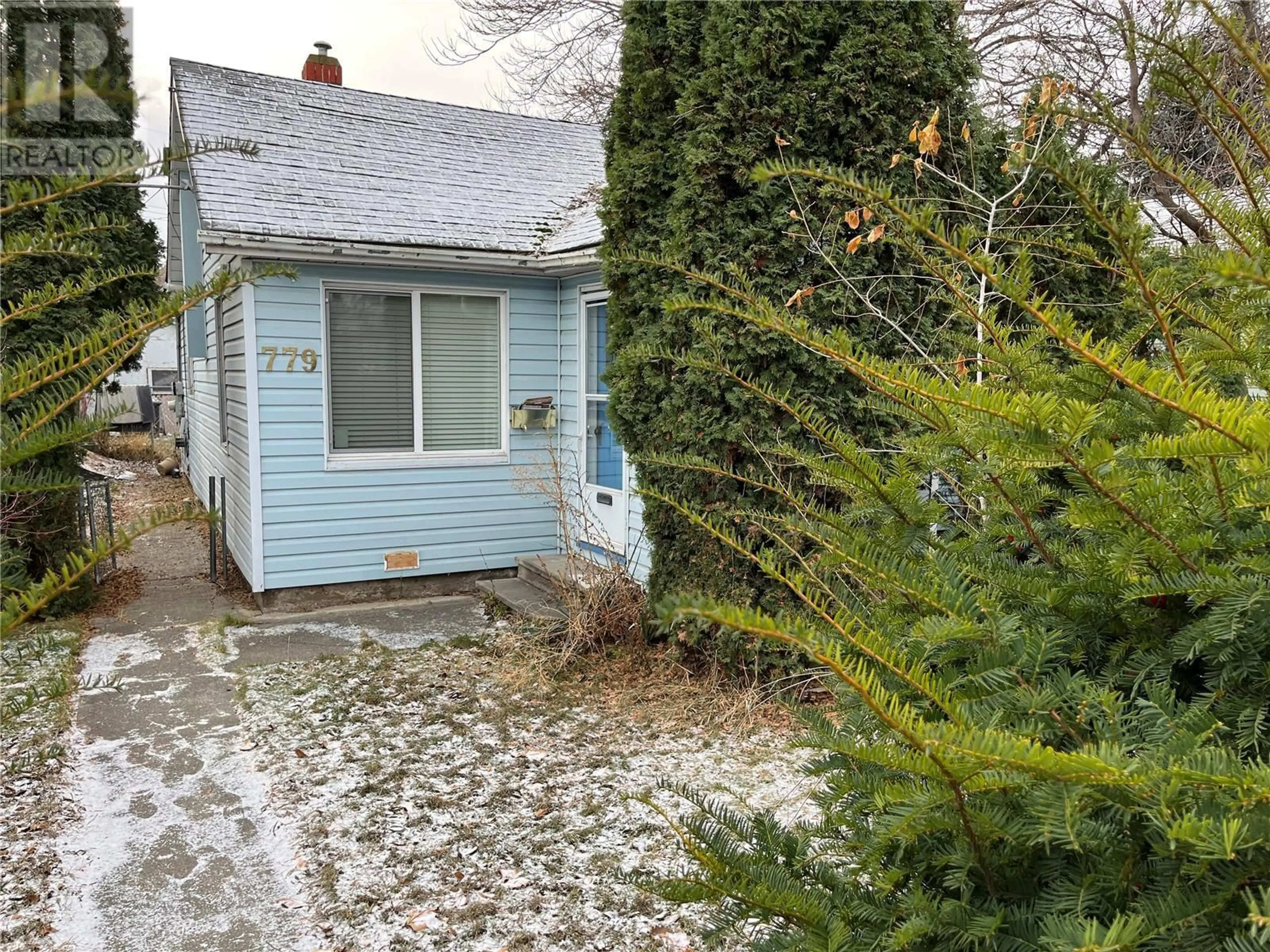 A pic from outside/outdoor area/front of a property/back of a property/a pic from drone, street for 779 CLEMENT AVENUE, Kelowna British Columbia V1Y7C9