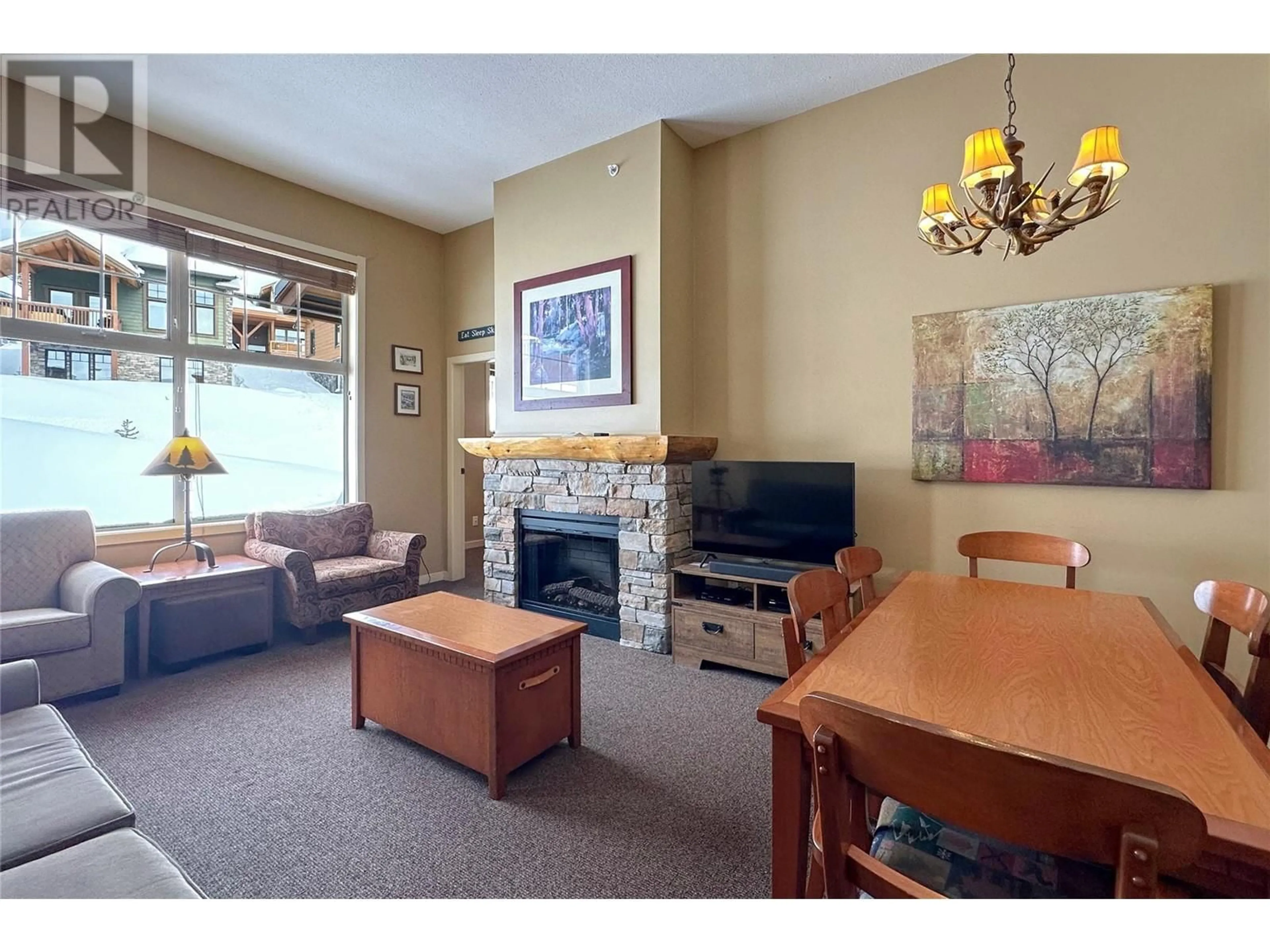 Living room with furniture, unknown for 320 - 255 FEATHERTOP WAY, Big White British Columbia V1P1P3